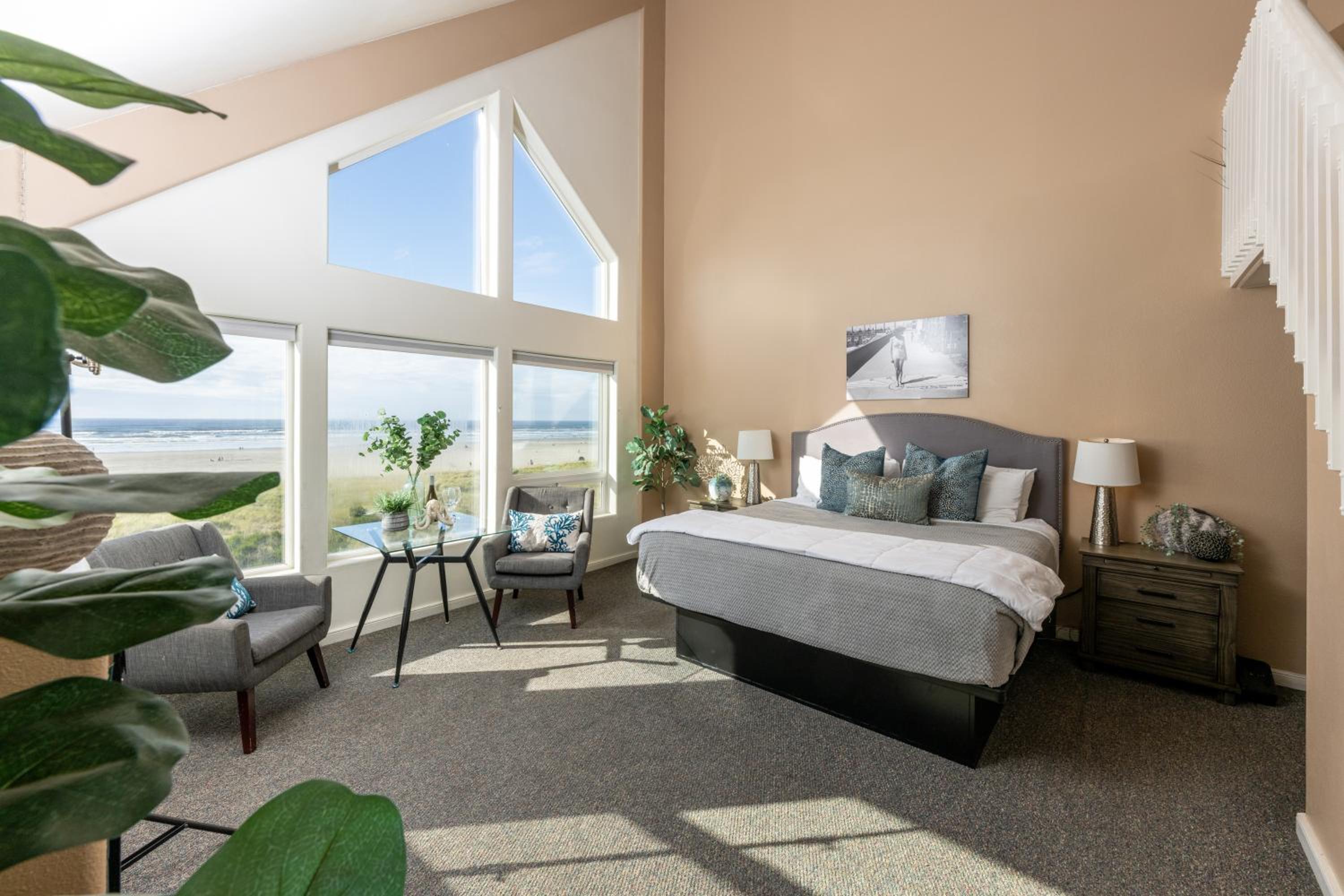 Deluxe Suite with Ocean View- non pet friendly