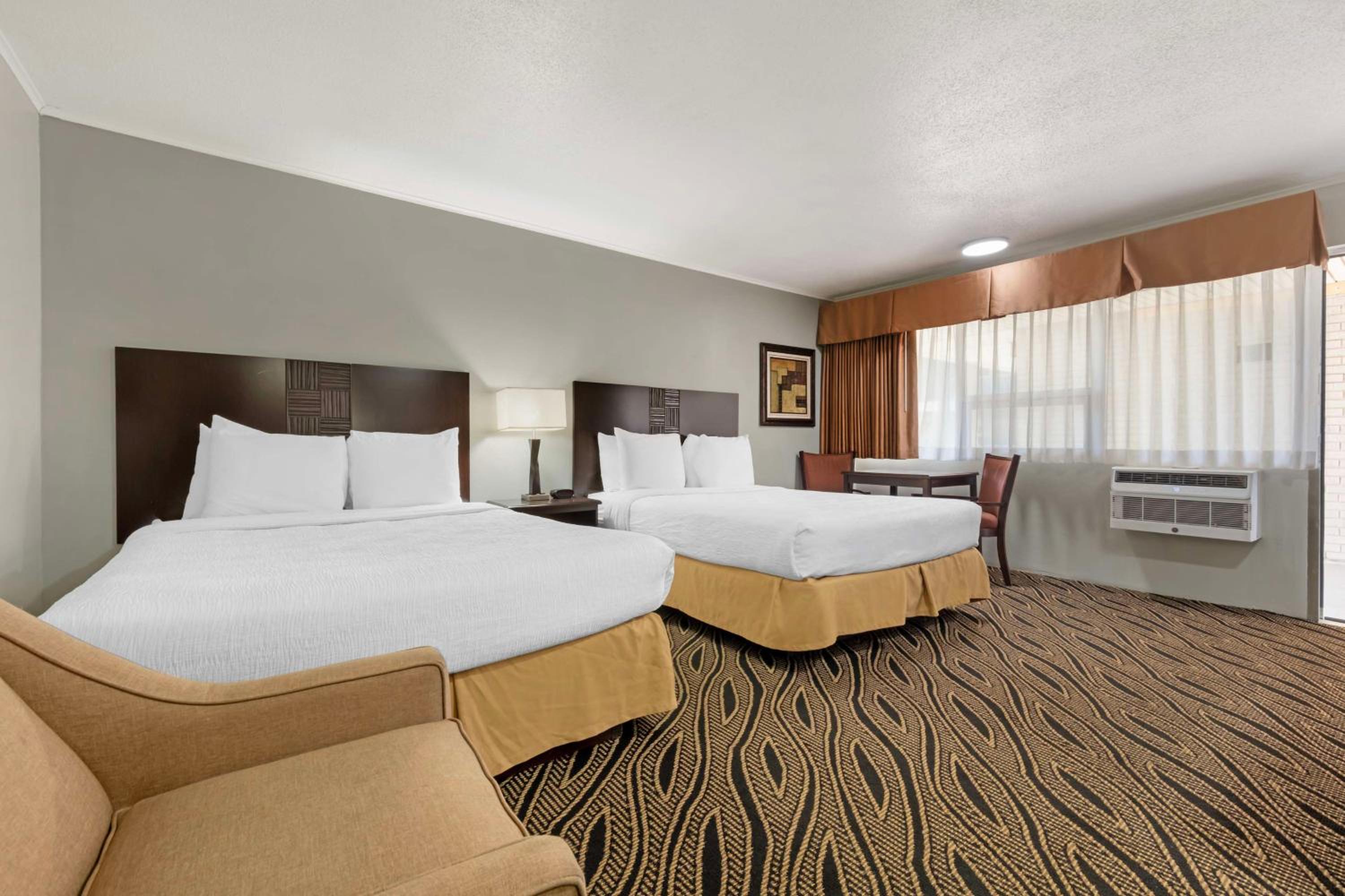 Queen Room with Two Queen Beds - Smoking photo 1