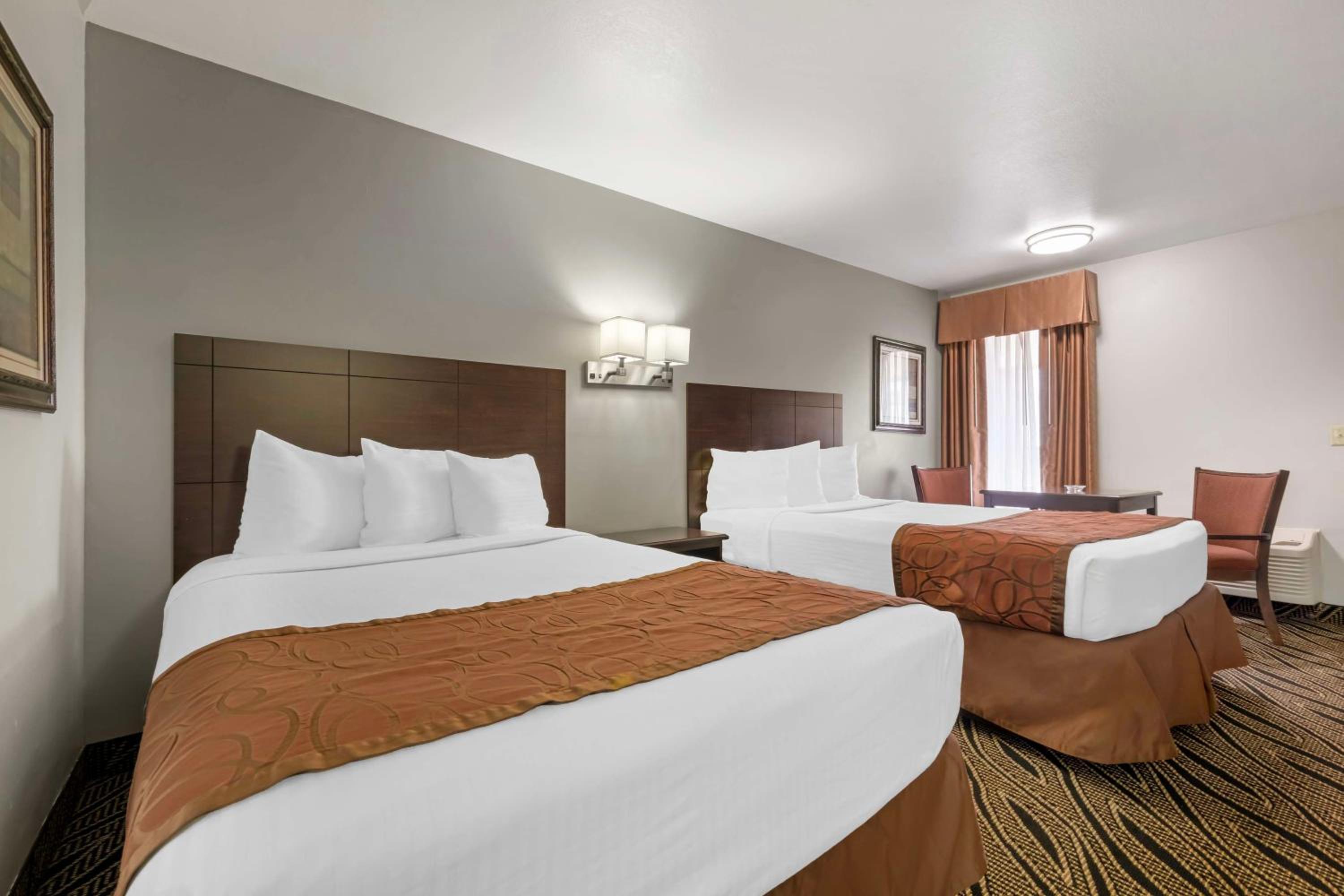 Double Room with Two Double Beds - Smoking