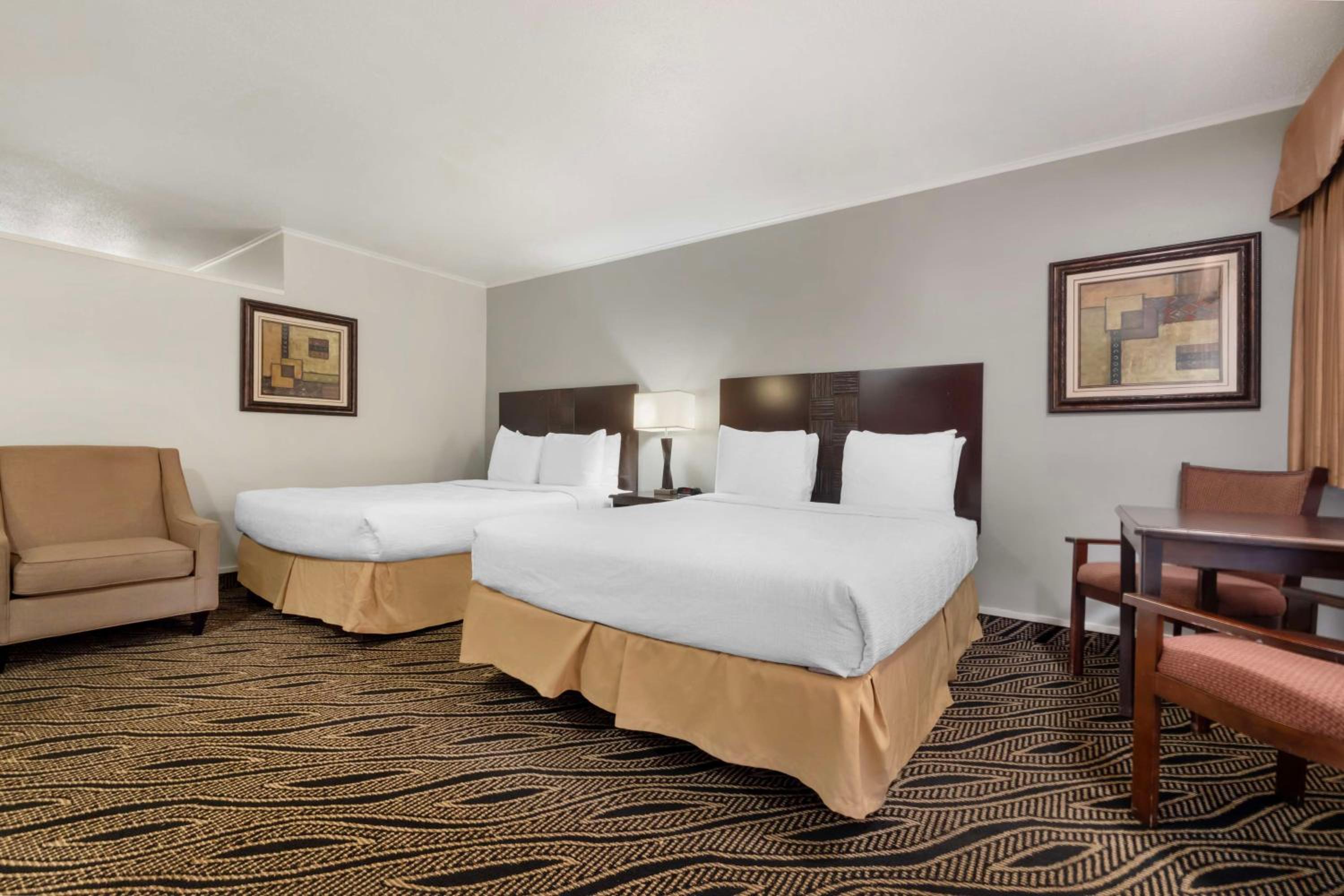 Queen Room with Two Queen Beds - Smoking photo 2