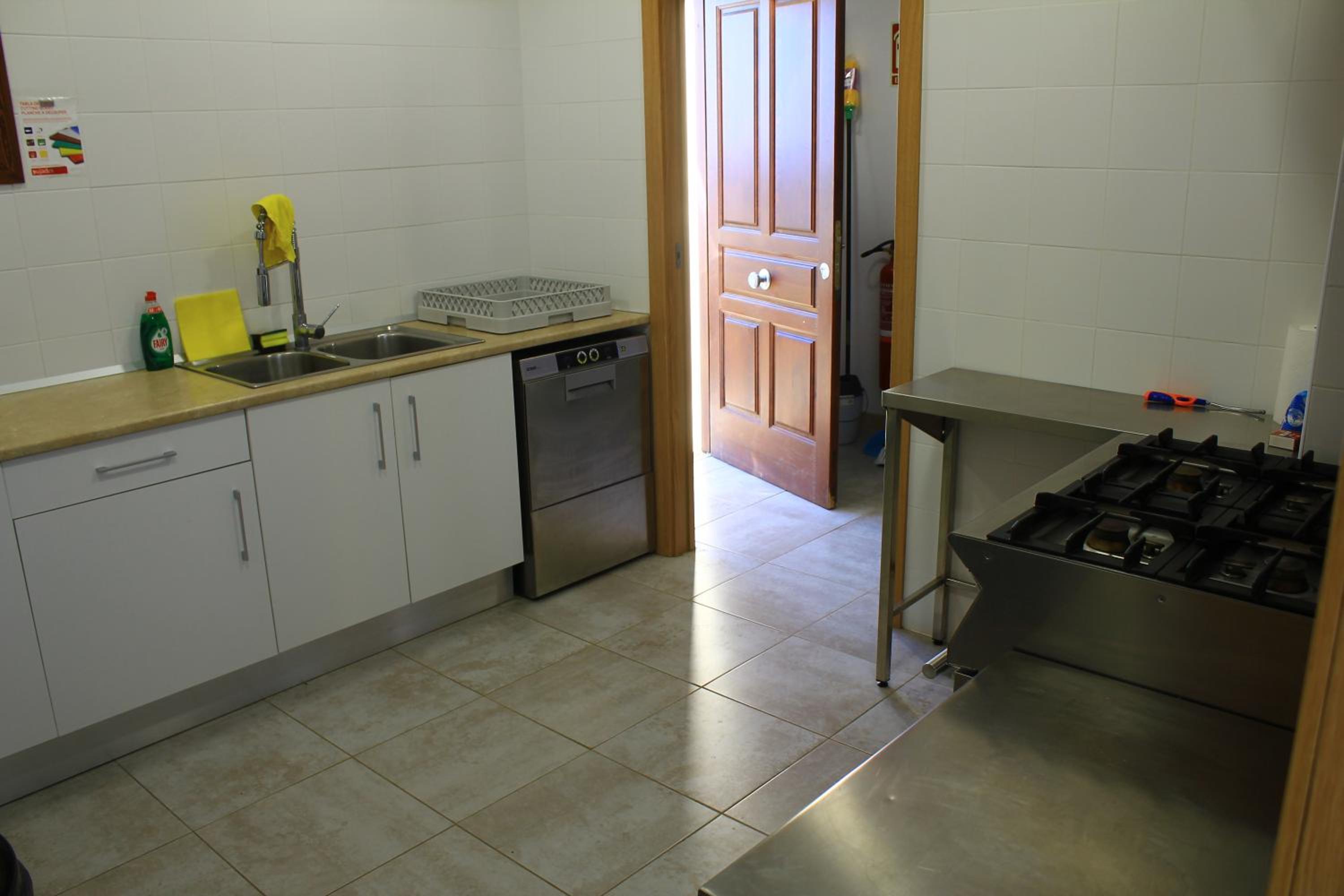 Six-Bedroom House photo 2