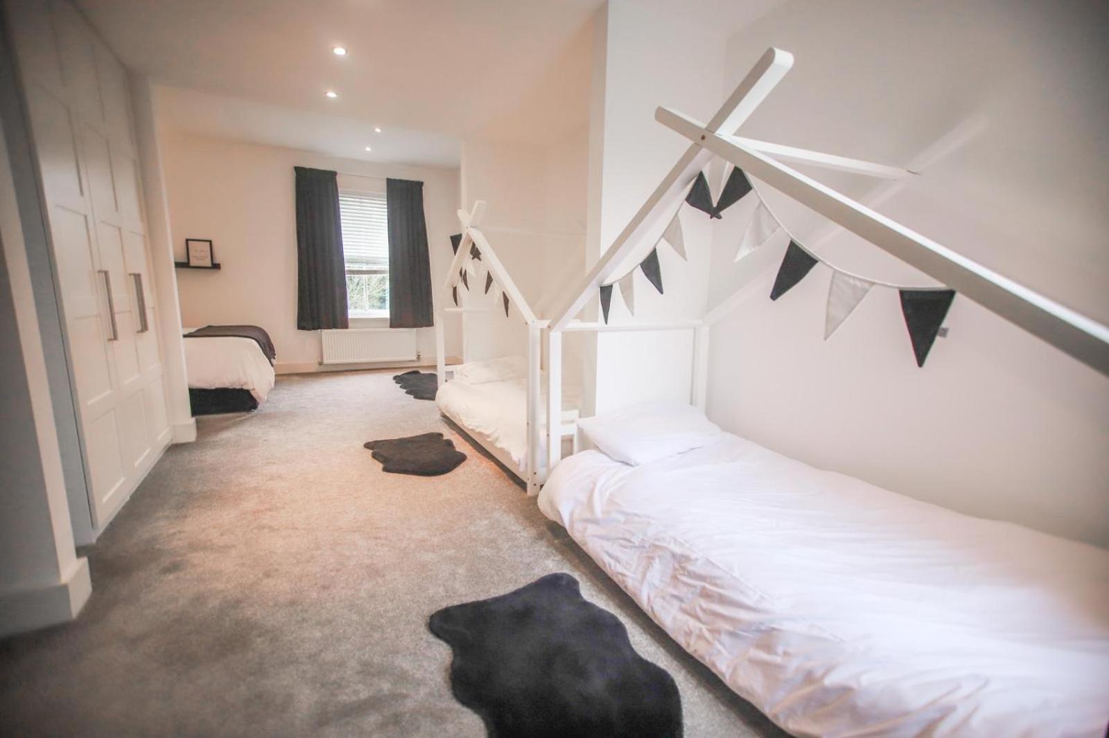 Three-Bedroom House photo 1