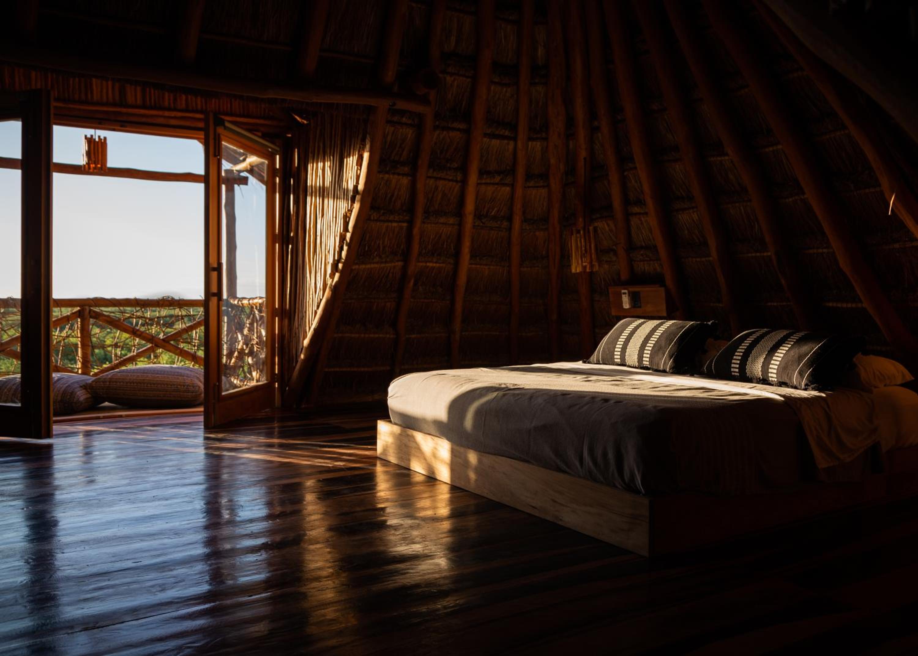 Suite with Balcony - Photo 11