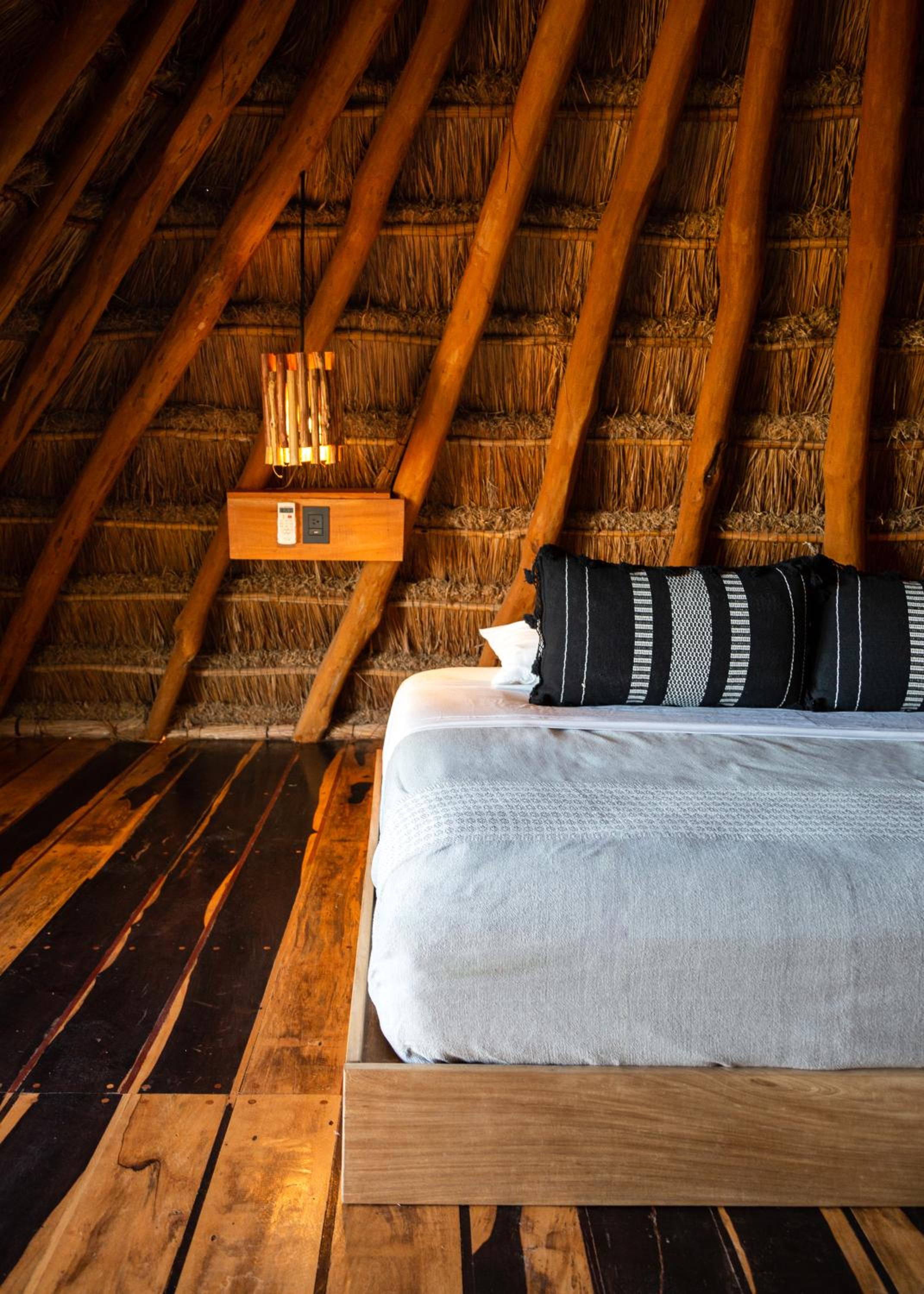 Suite with Balcony - Photo 12