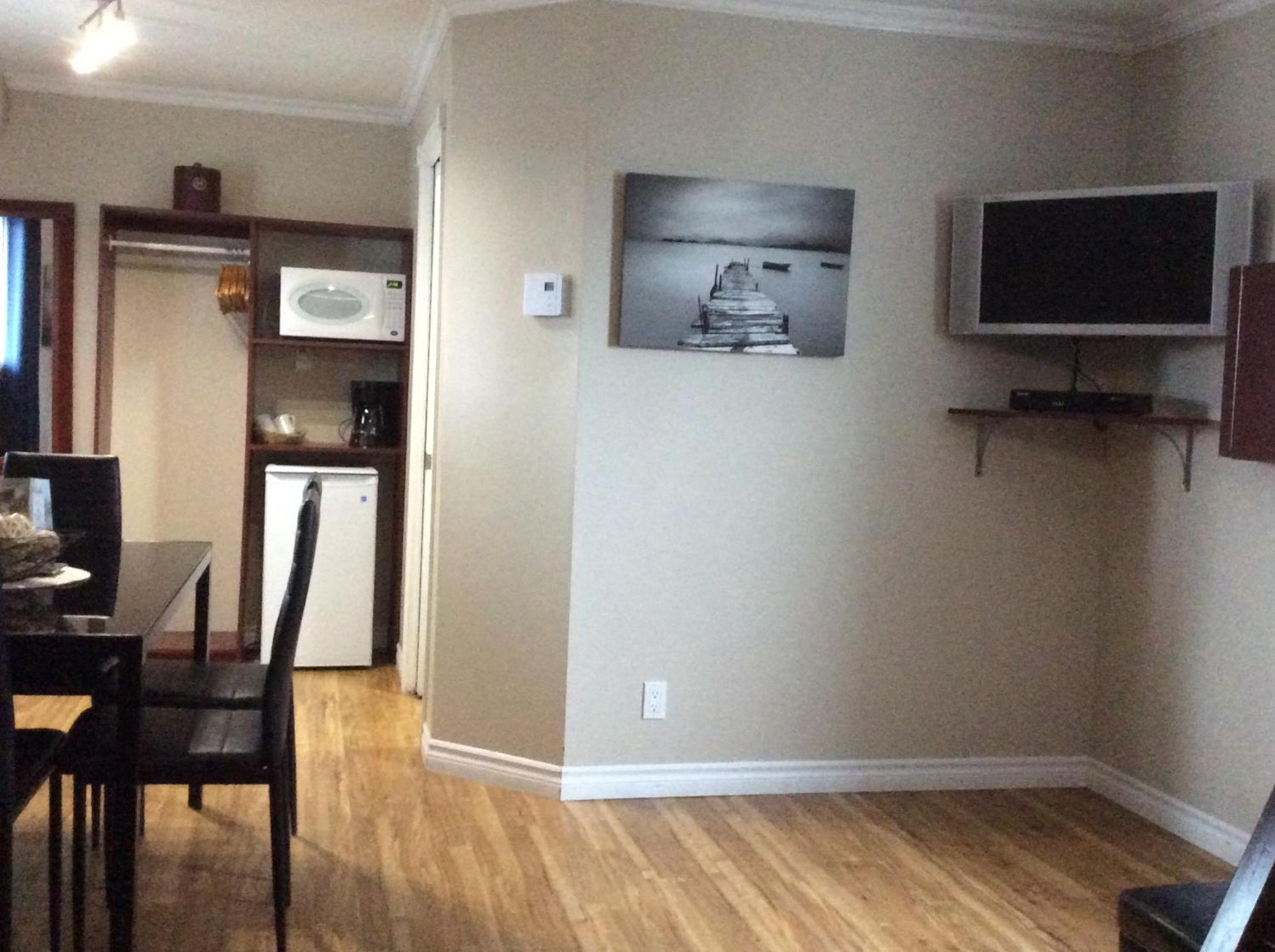 Family Room photo 3