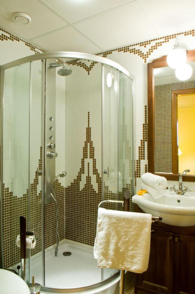 Superior Suite - Photo 6