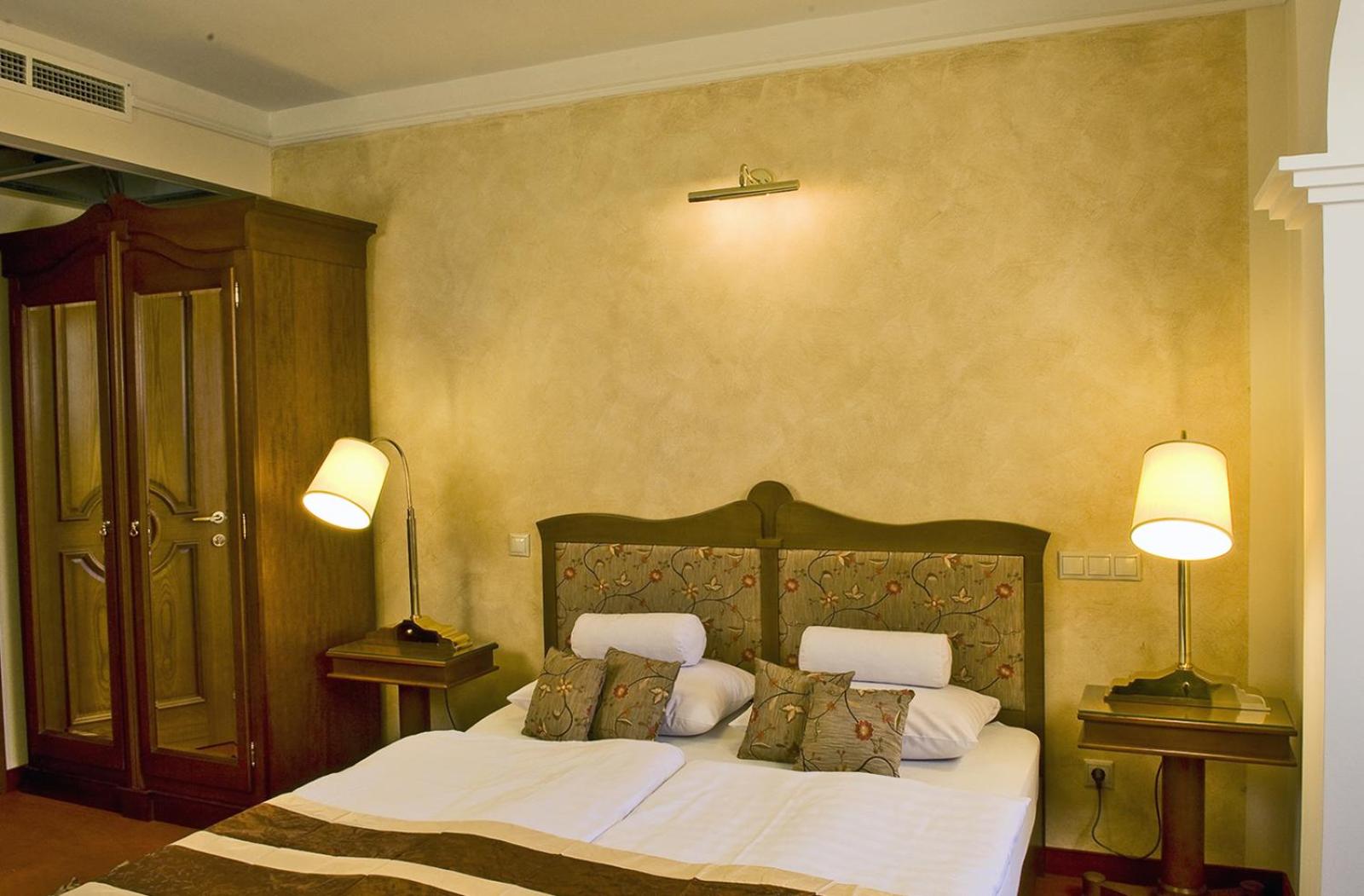 Superior Suite - Photo 8