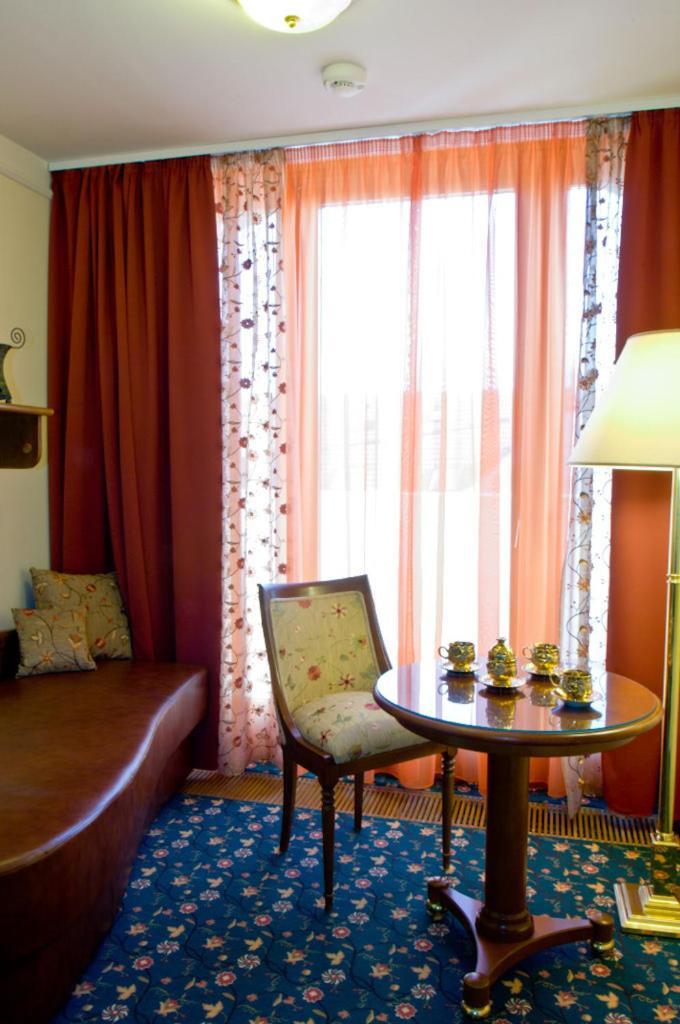 Superior Suite - Photo 10