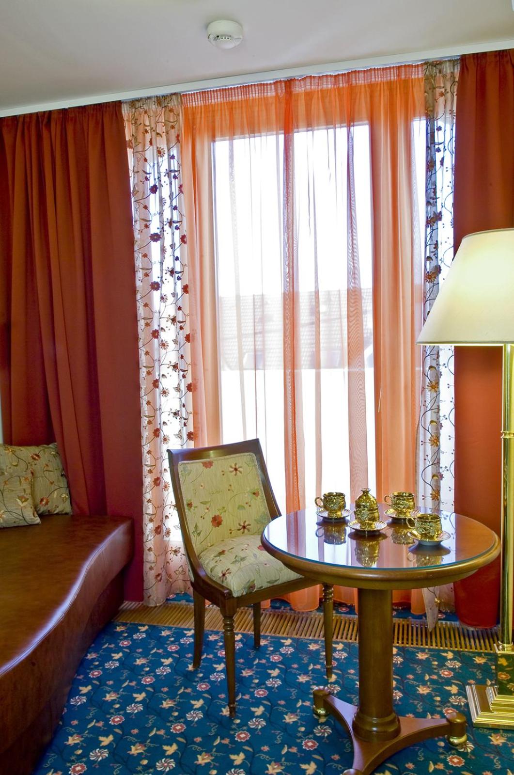 Superior Suite - Photo 11