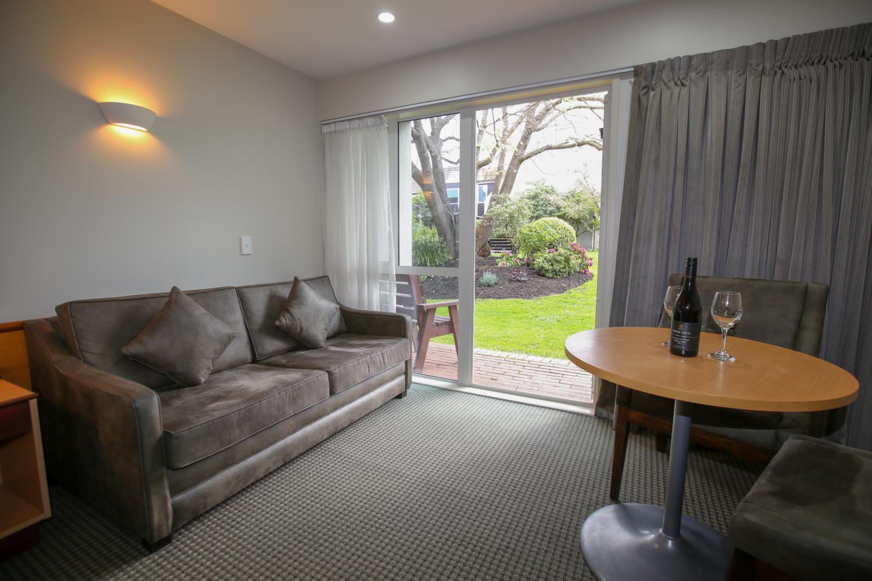 Superior King Room - Photo 4