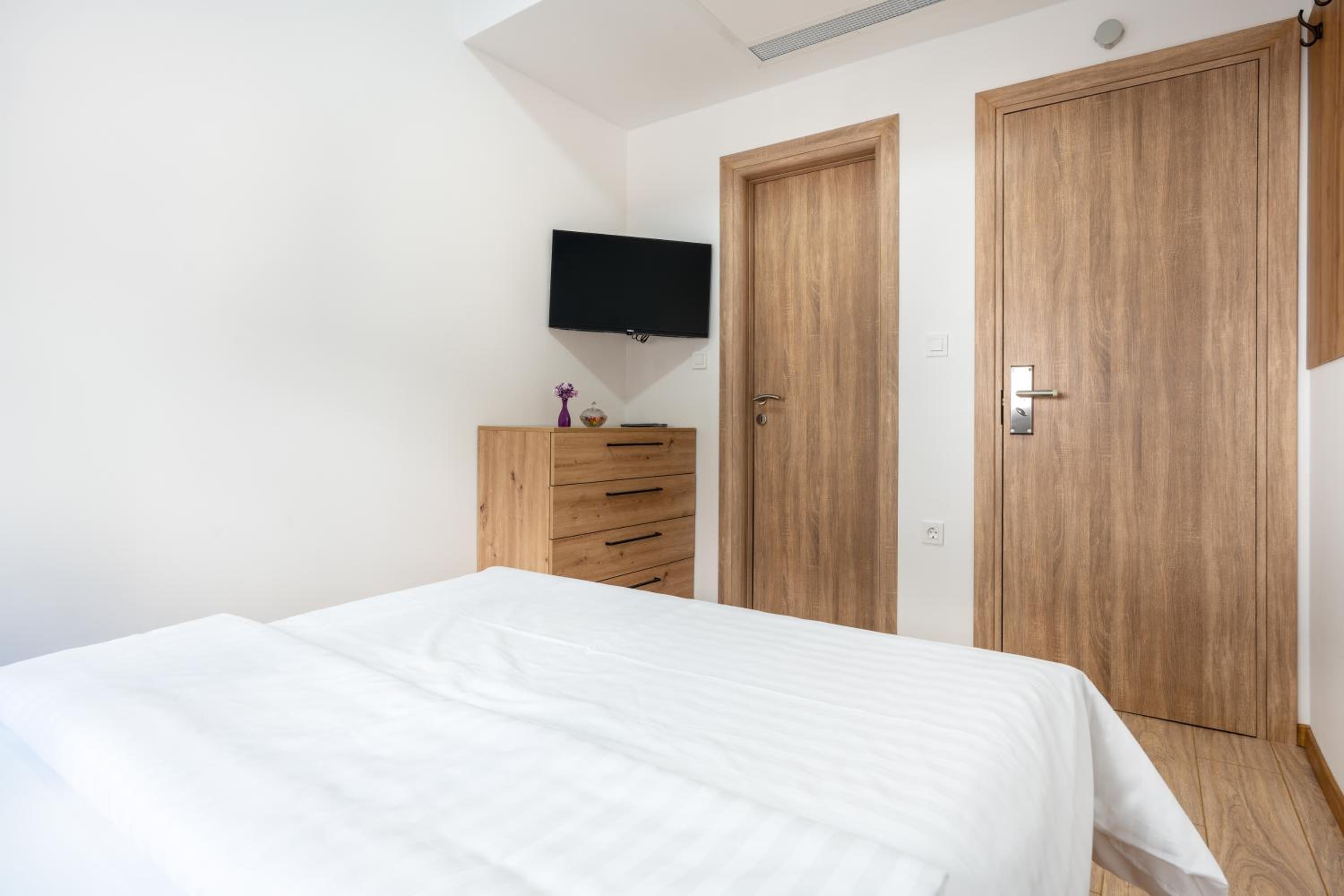 Studio Apartment with One Double Bed photo 3