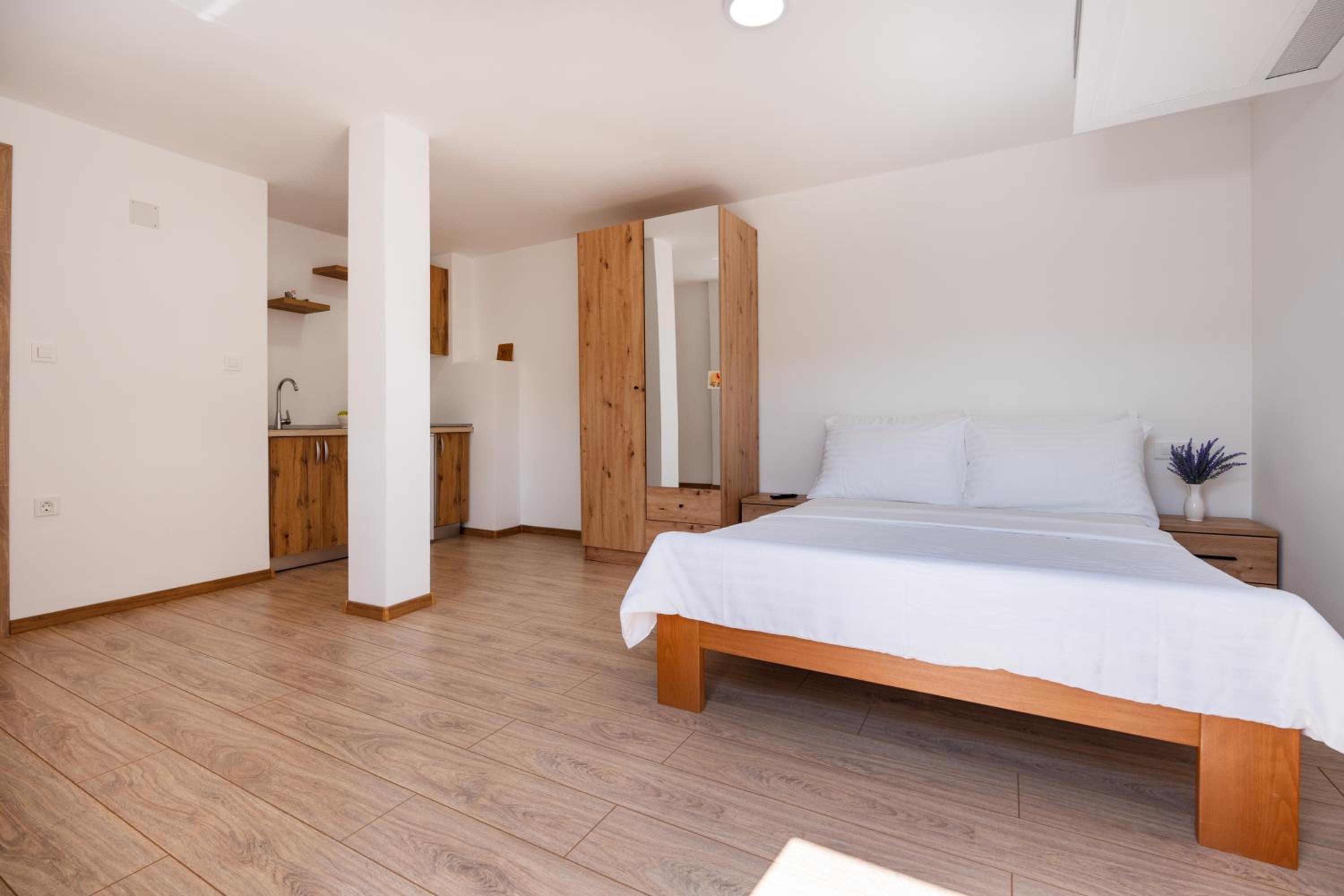 Studio Apartment with Balcony photo 1
