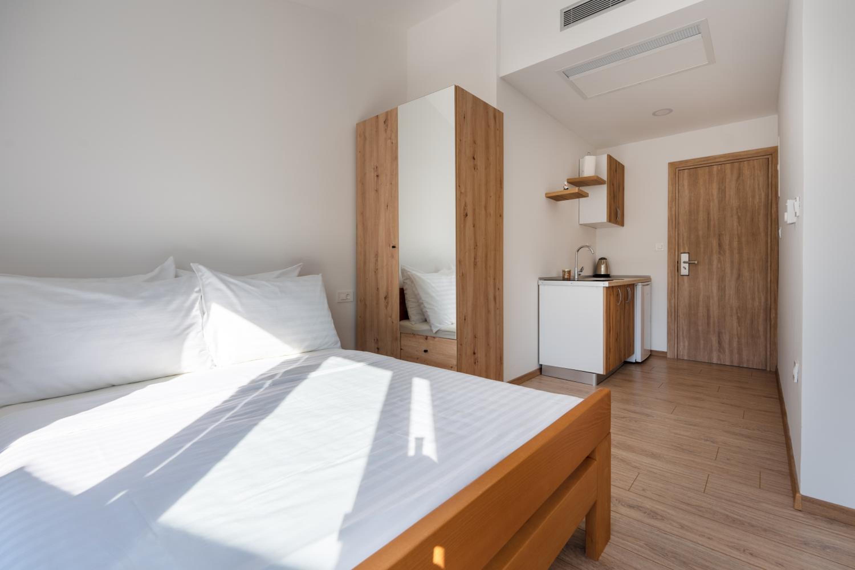 Studio Apartment with Balcony photo 1