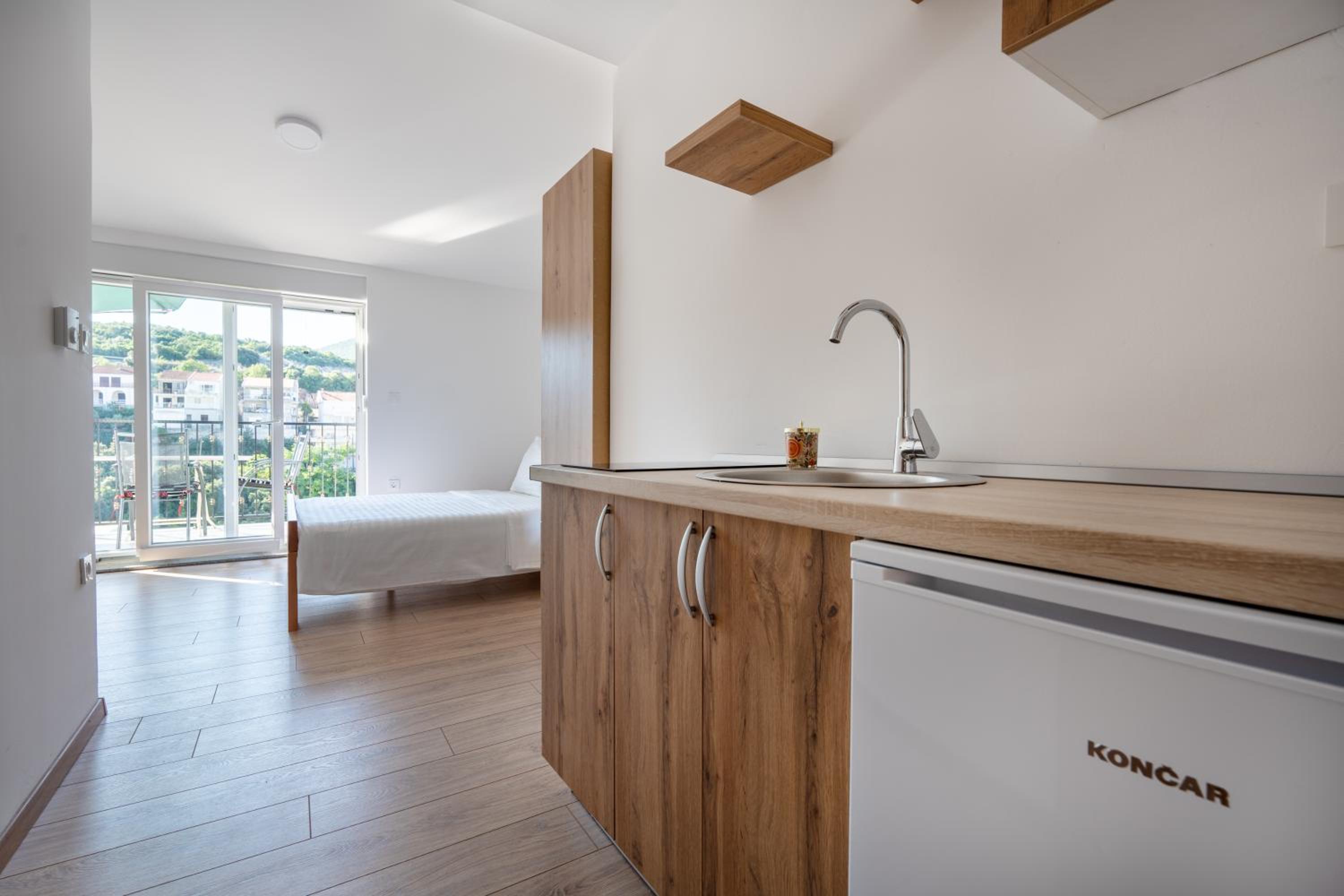 Studio Apartment with Balcony photo 2