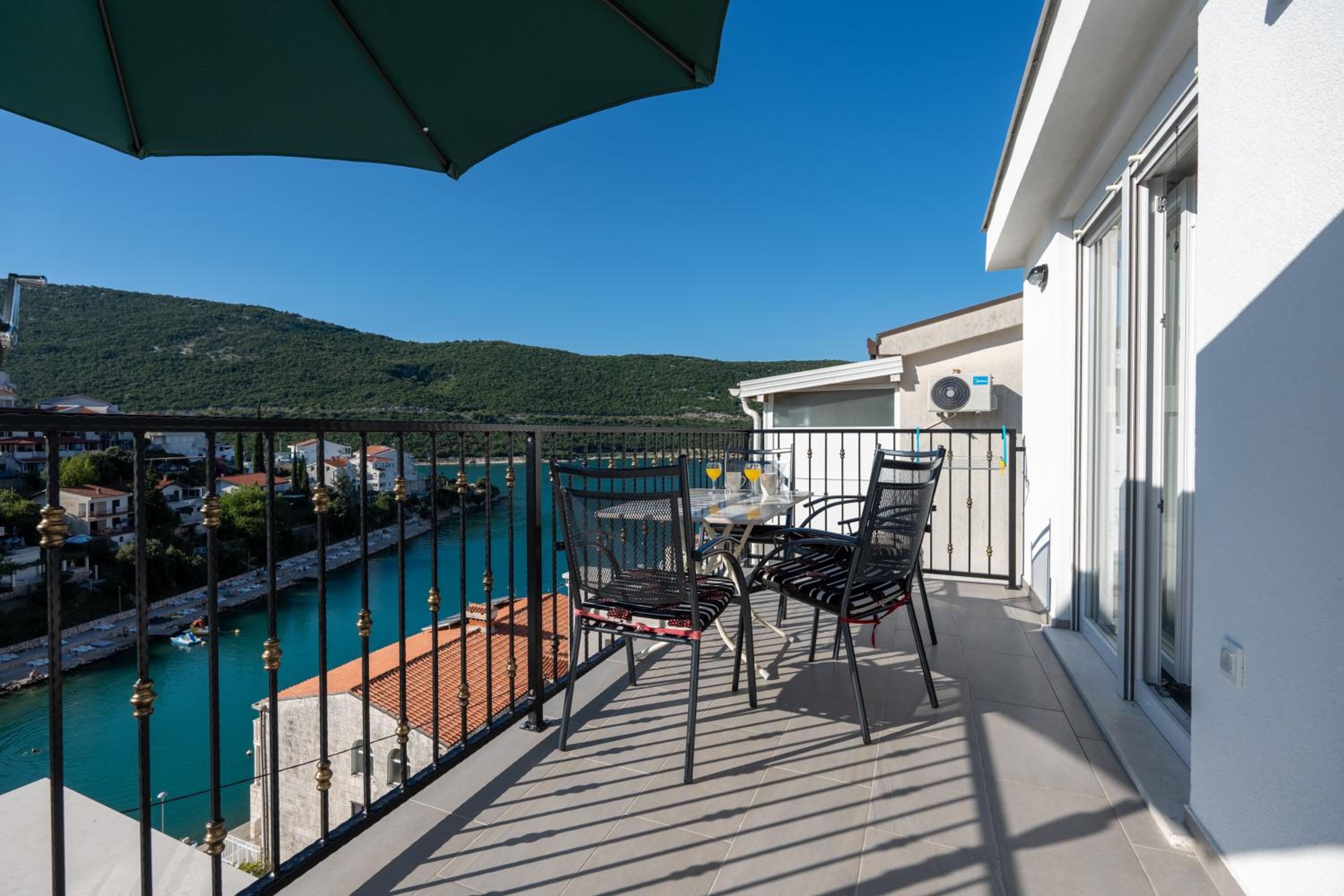 One-Bedroom Apartment - Sea Side photo 2