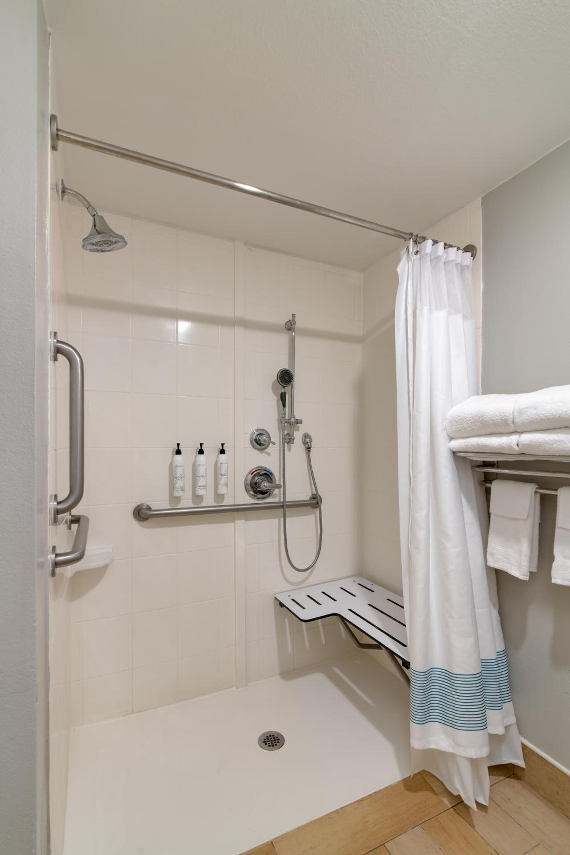 Studio with Two Queen Beds and Roll-In Shower - Mobility and Hearing Accessible