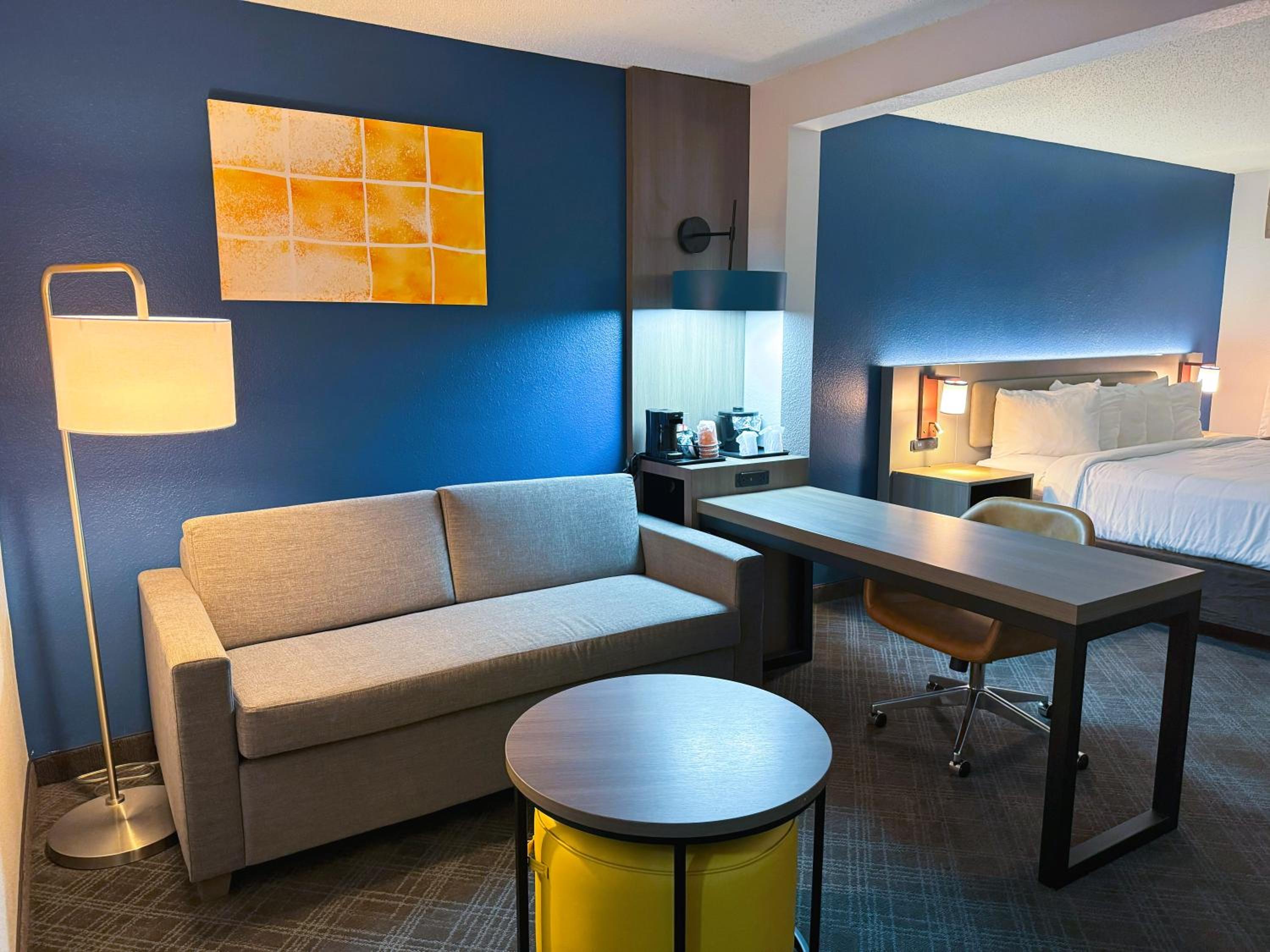 King Suite - Accessible/Non-Smoking - Photo 1