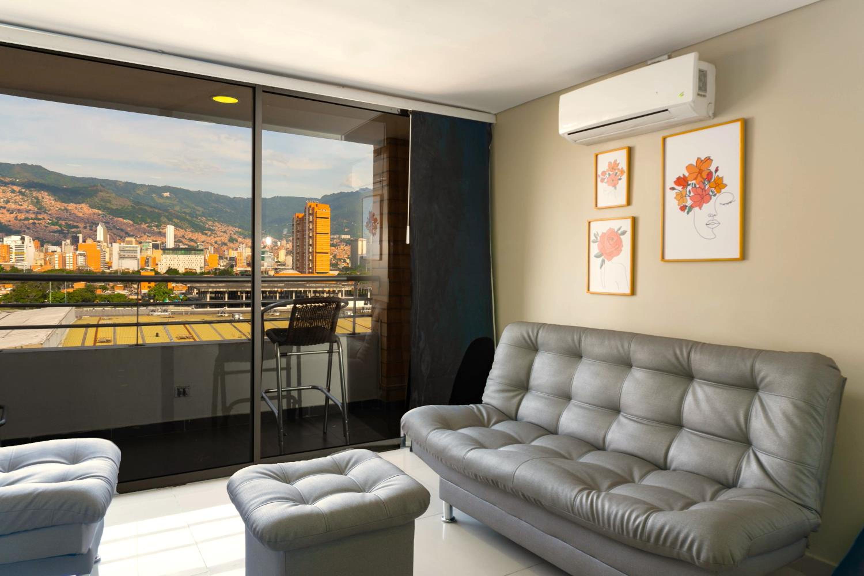 Three-Bedroom Deluxe Apartment