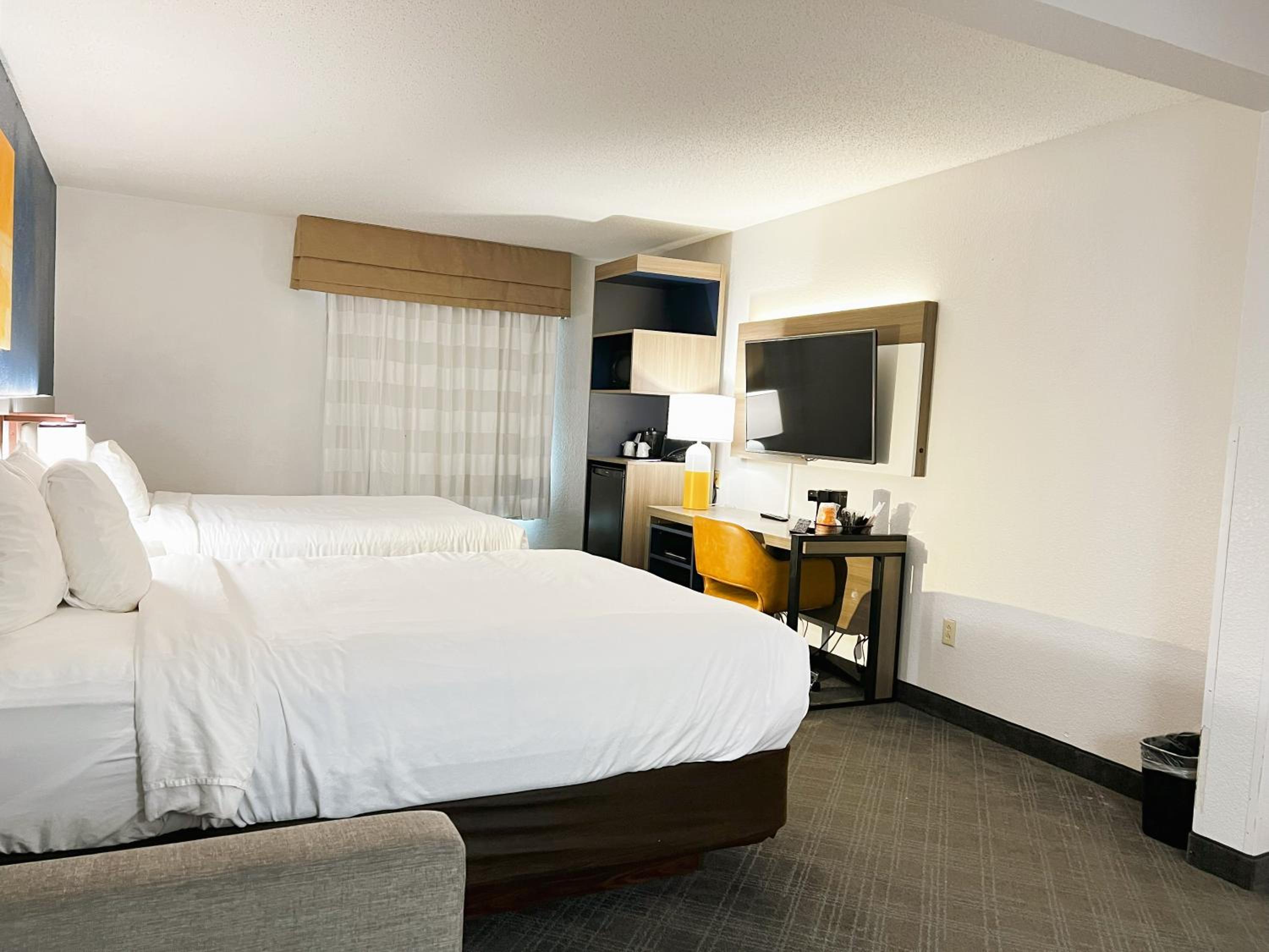 Suite with Two Queen Beds - Accessible/Non-Smoking - Photo 5