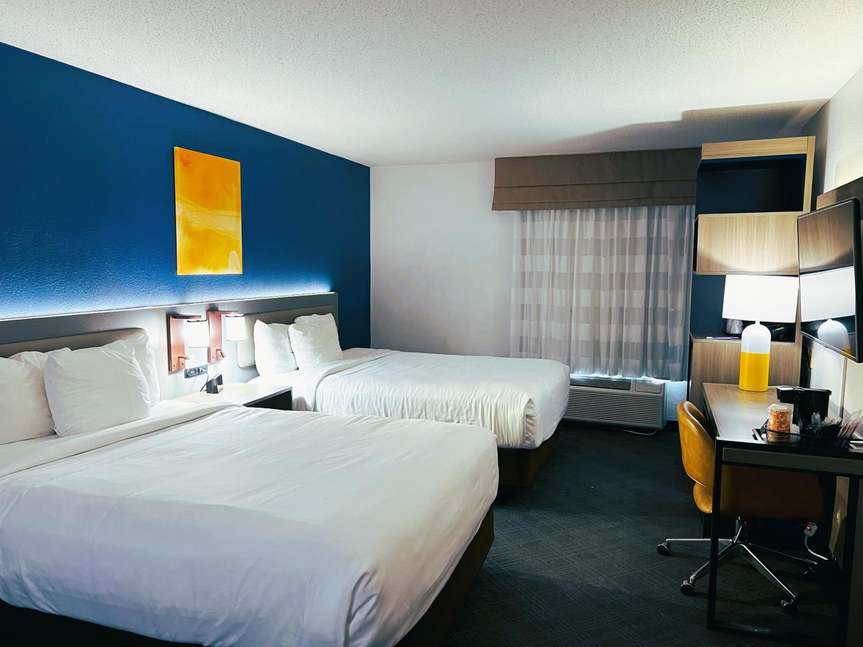 Suite with Two Queen Beds - Accessible/Non-Smoking - Photo 3