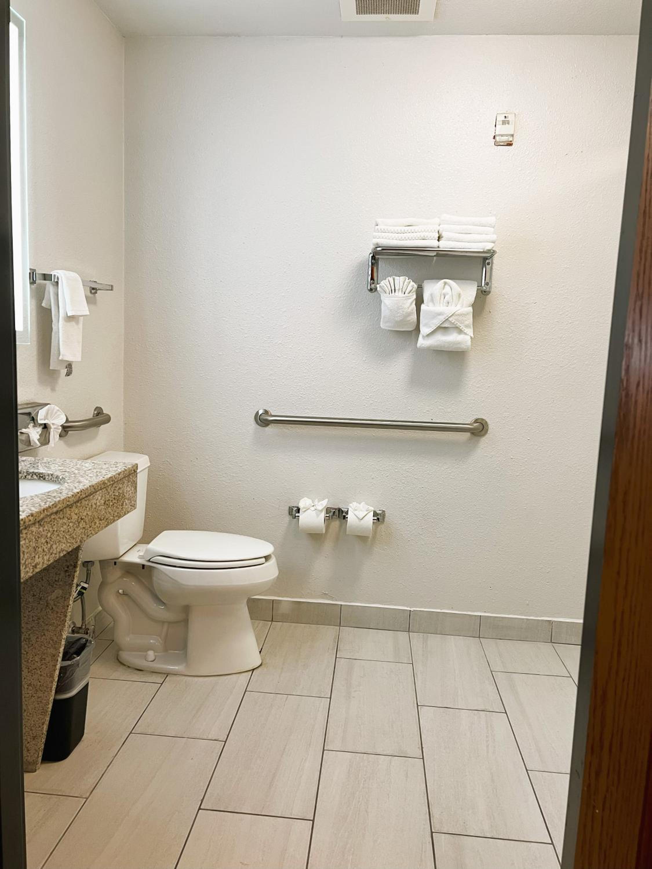 Suite with Two Queen Beds - Accessible/Non-Smoking - Photo 6