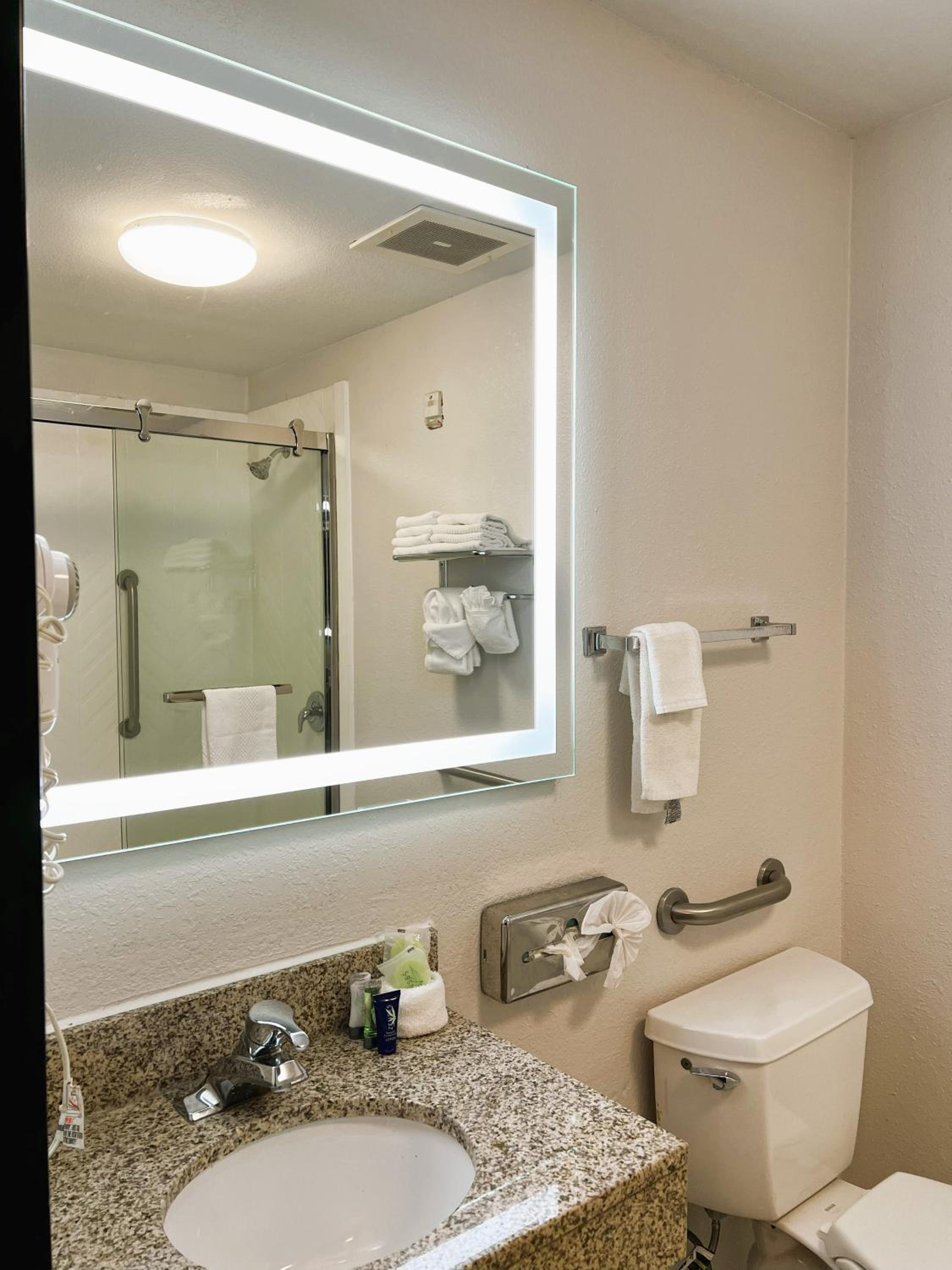Suite with Two Queen Beds - Accessible/Non-Smoking - Photo 7