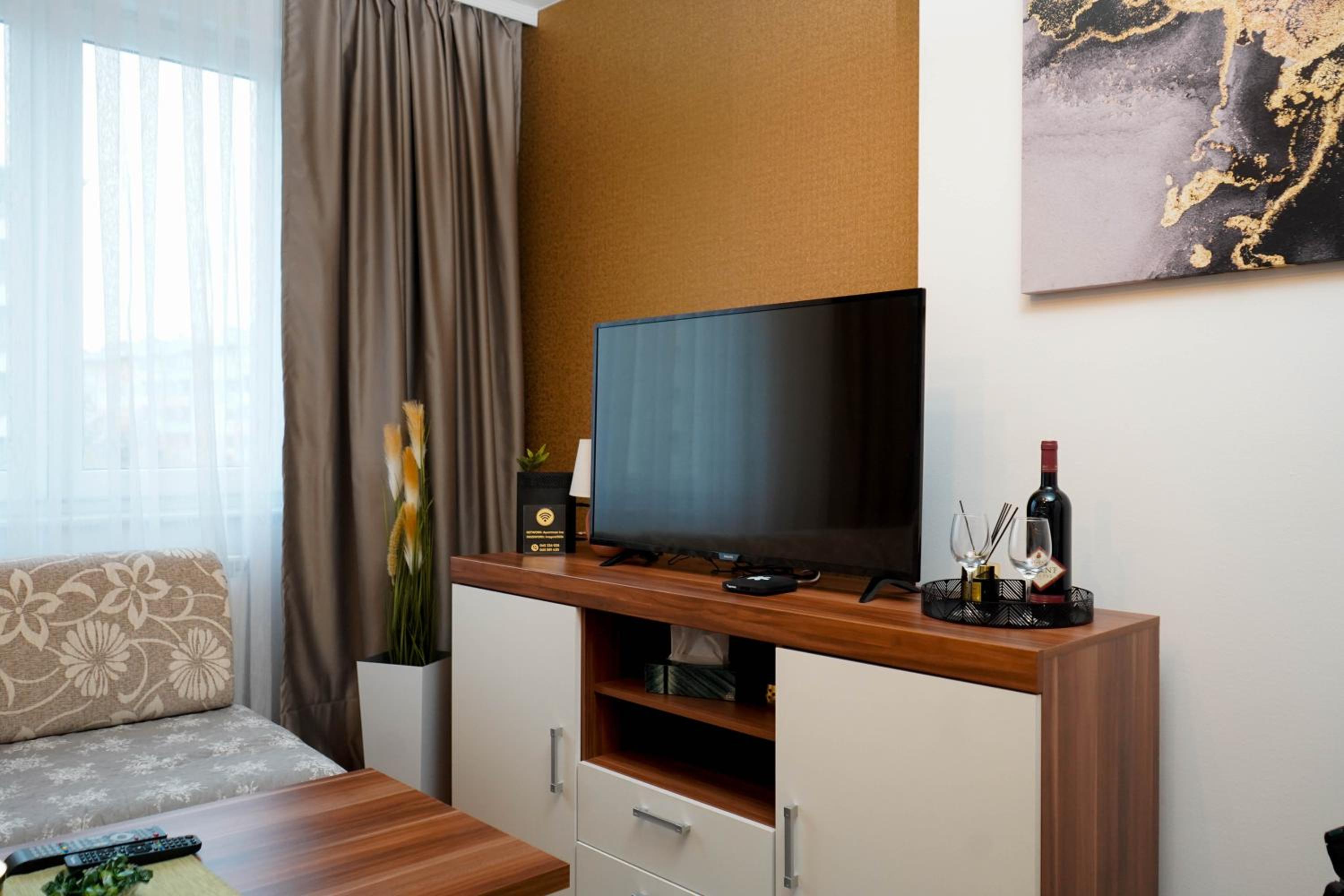 One-Bedroom Apartment photo 2