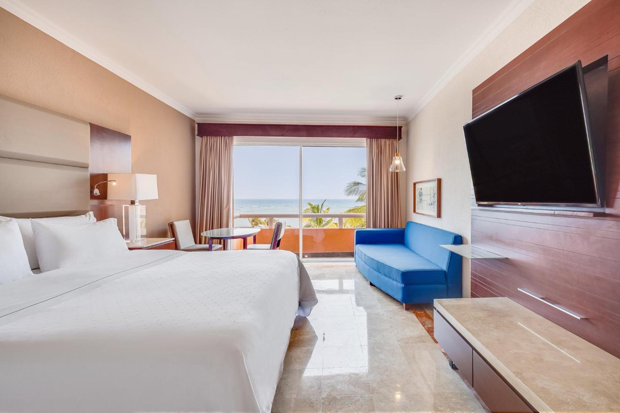 Club King Room with Ocean View - Photo 1