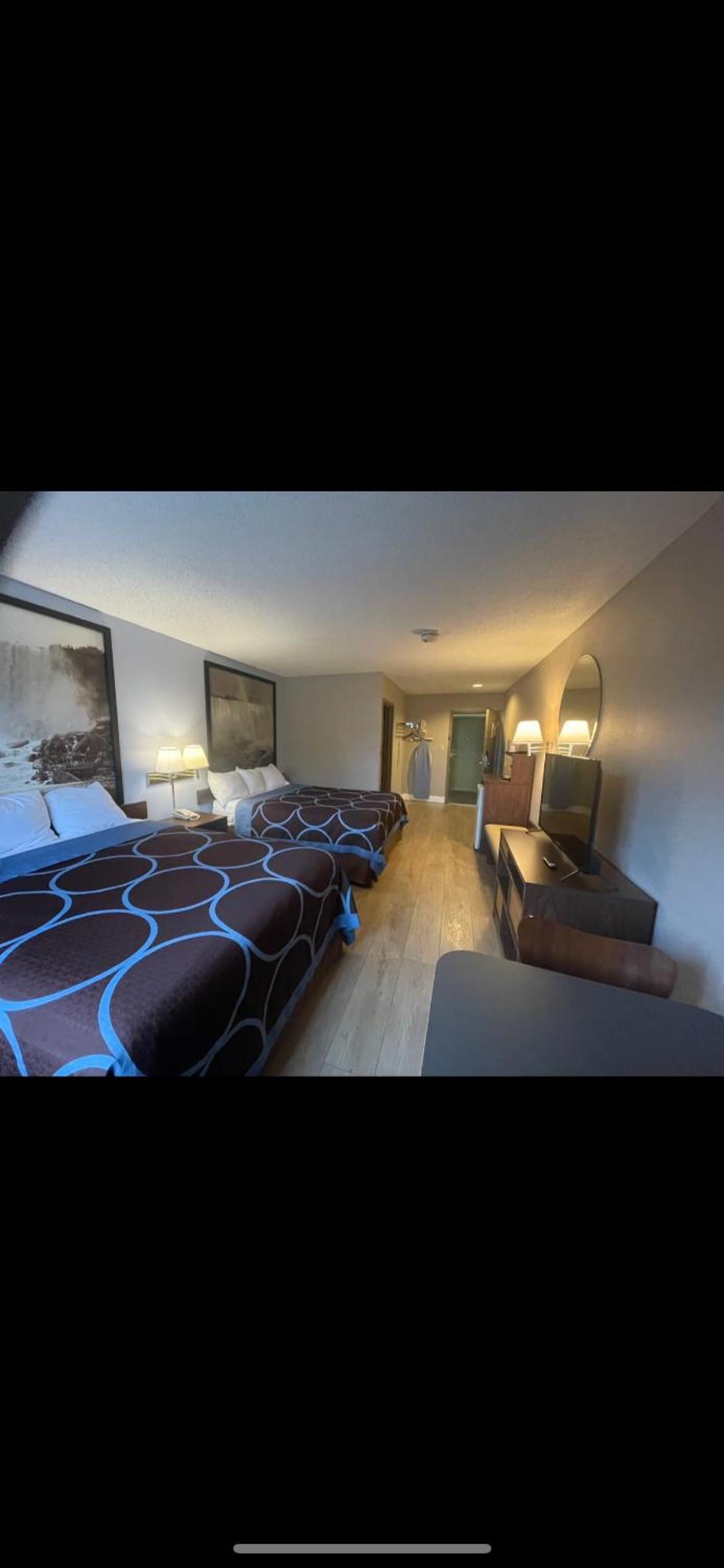 Queen Room with Two Queen Beds - Non-Smoking - Photo 1