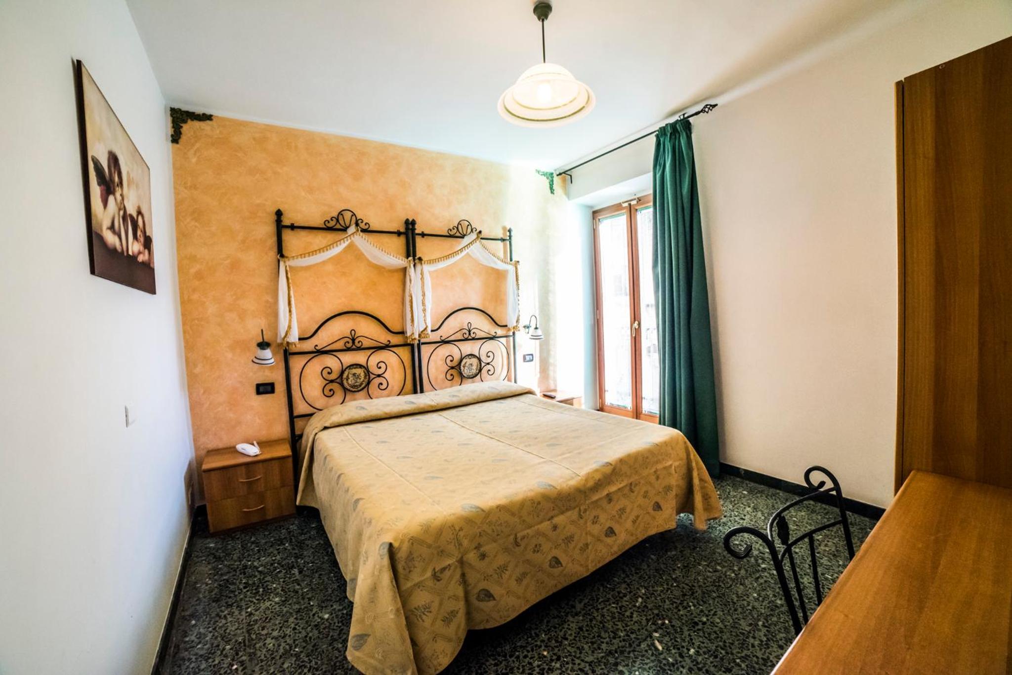 Double Room - Photo 14