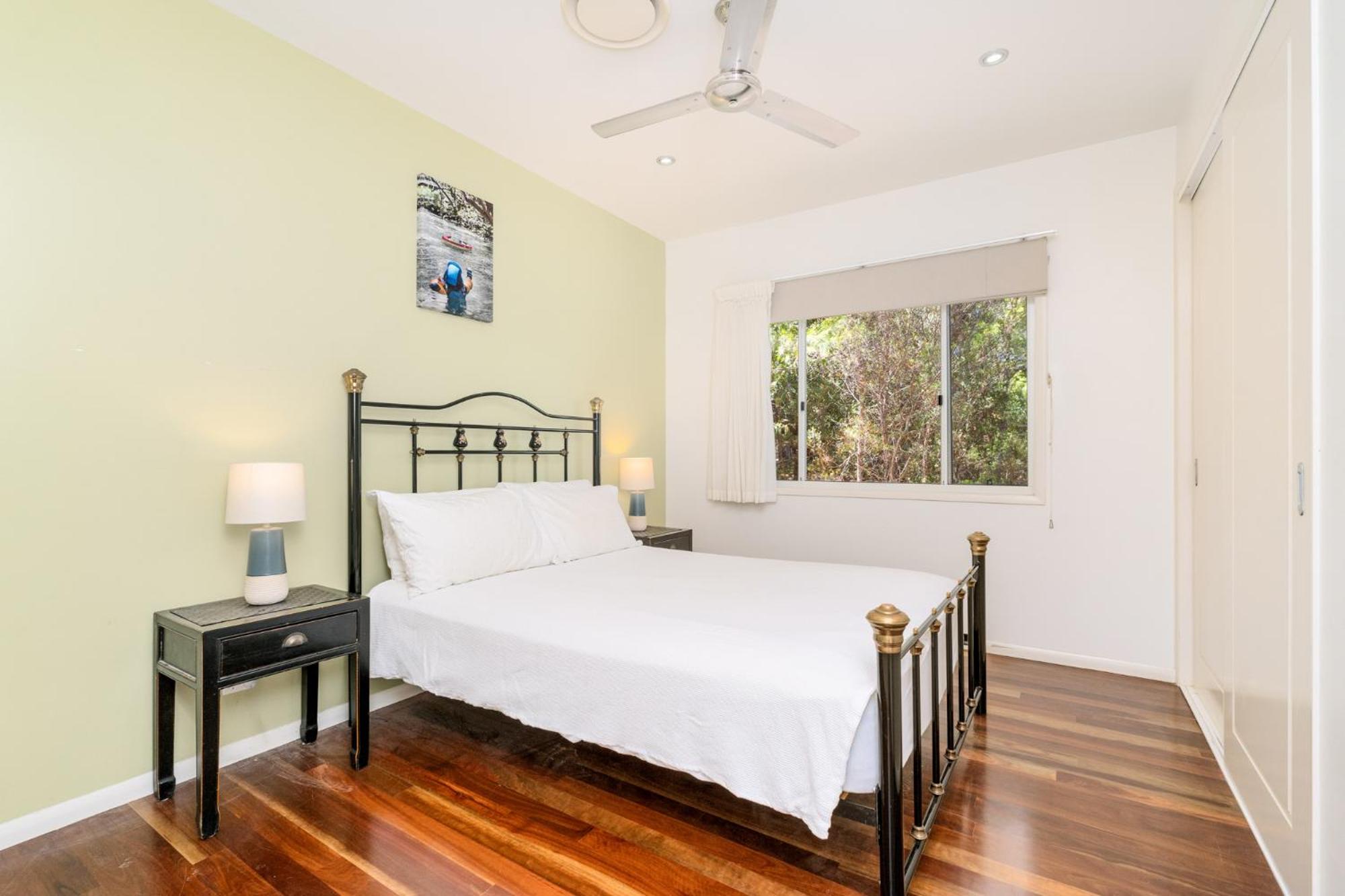 Five-Bedroom House photo 1