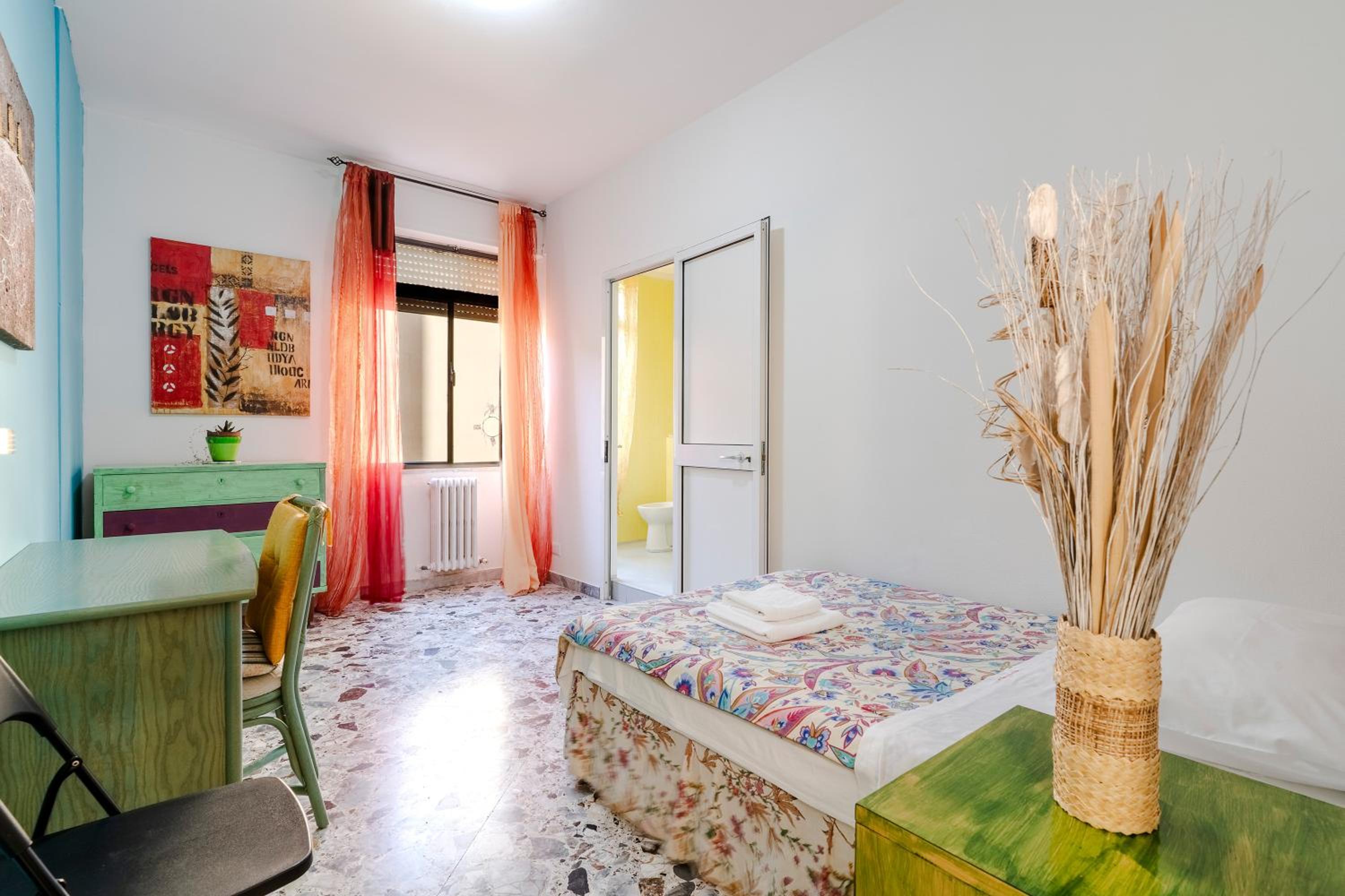 Single Room with Private Bathroom photo 2