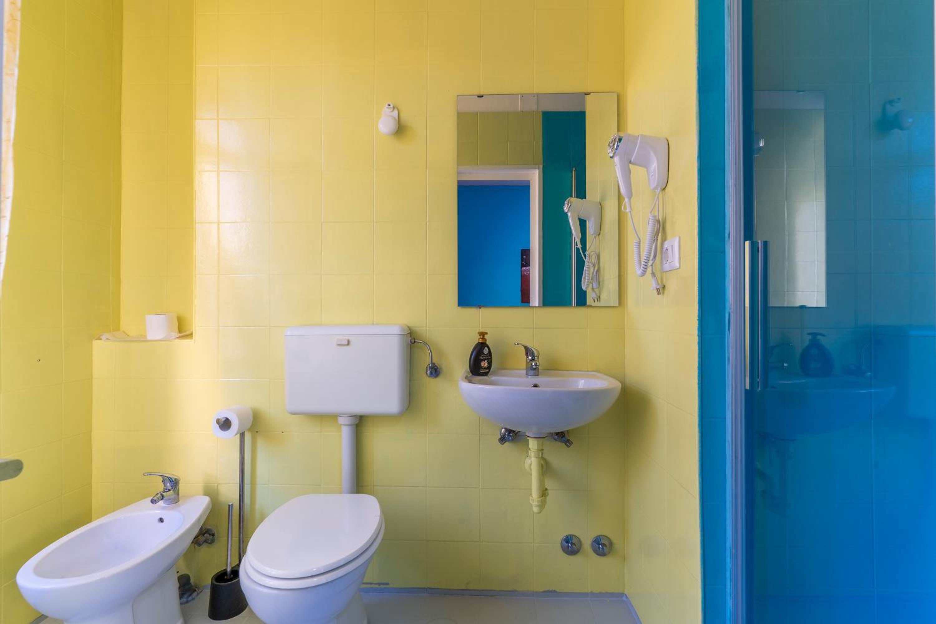 Single Room with Private Bathroom photo 3