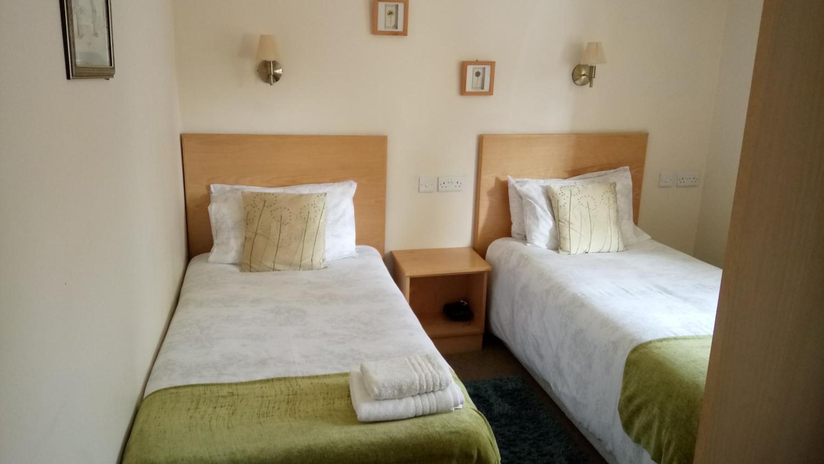 Standard Twin Room - Photo 1