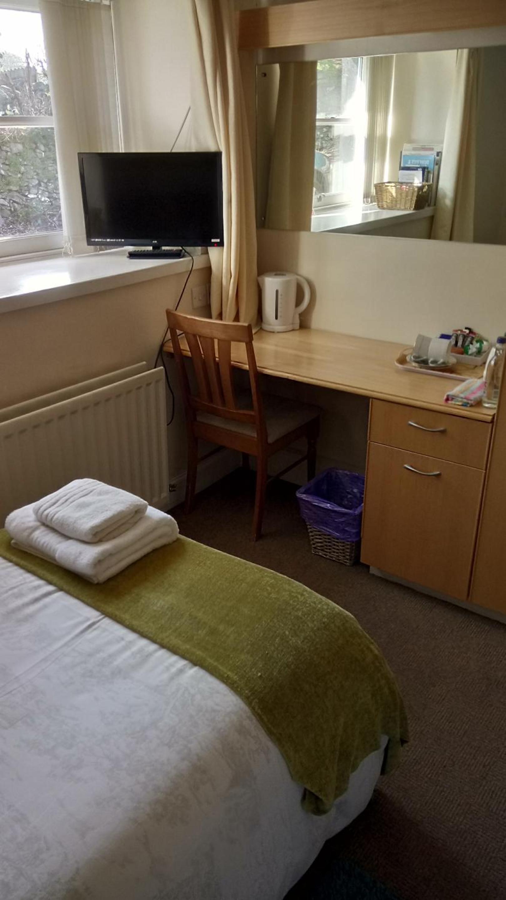 Standard Twin Room - Photo 2