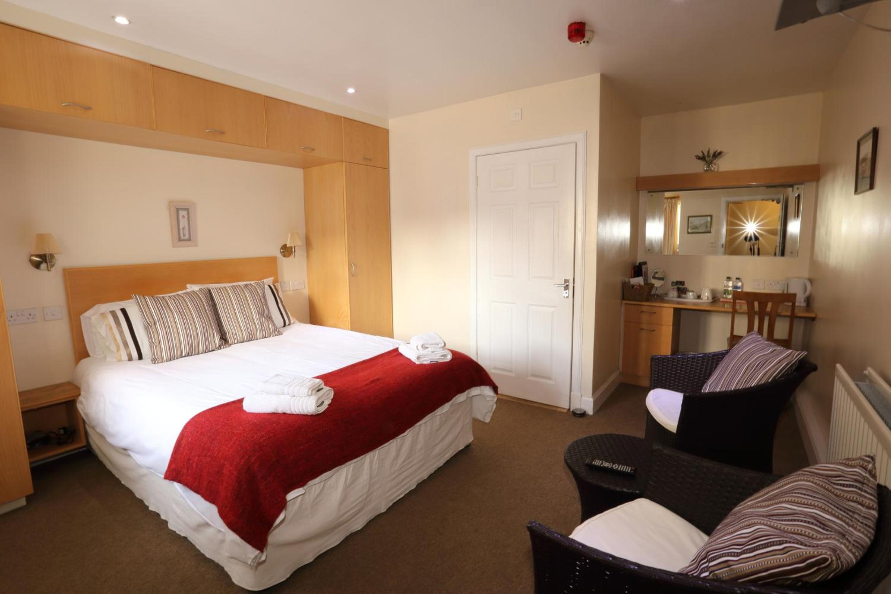 Double Room with Private Bathroom - Photo 2