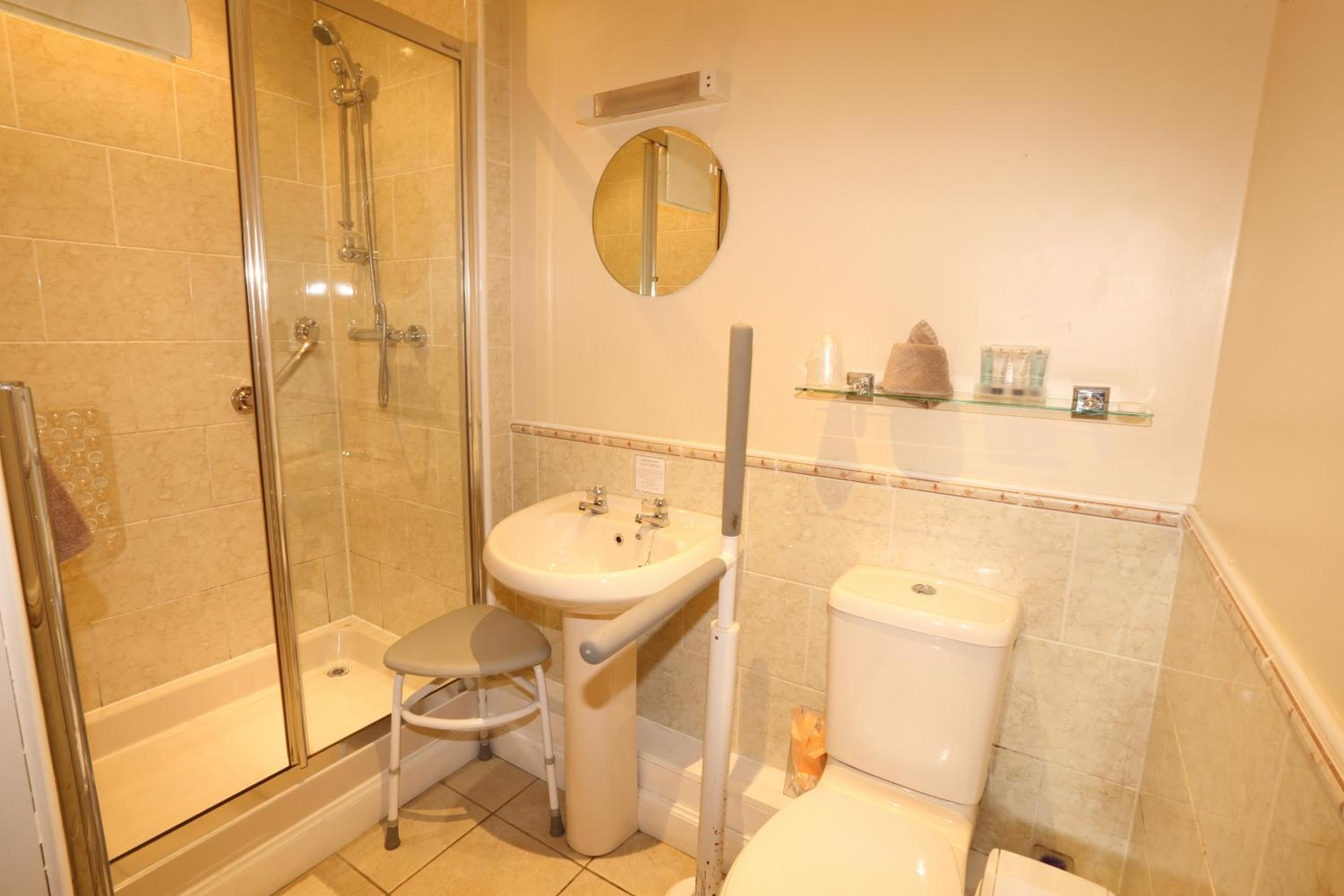 Double Room with Private Bathroom - Photo 3
