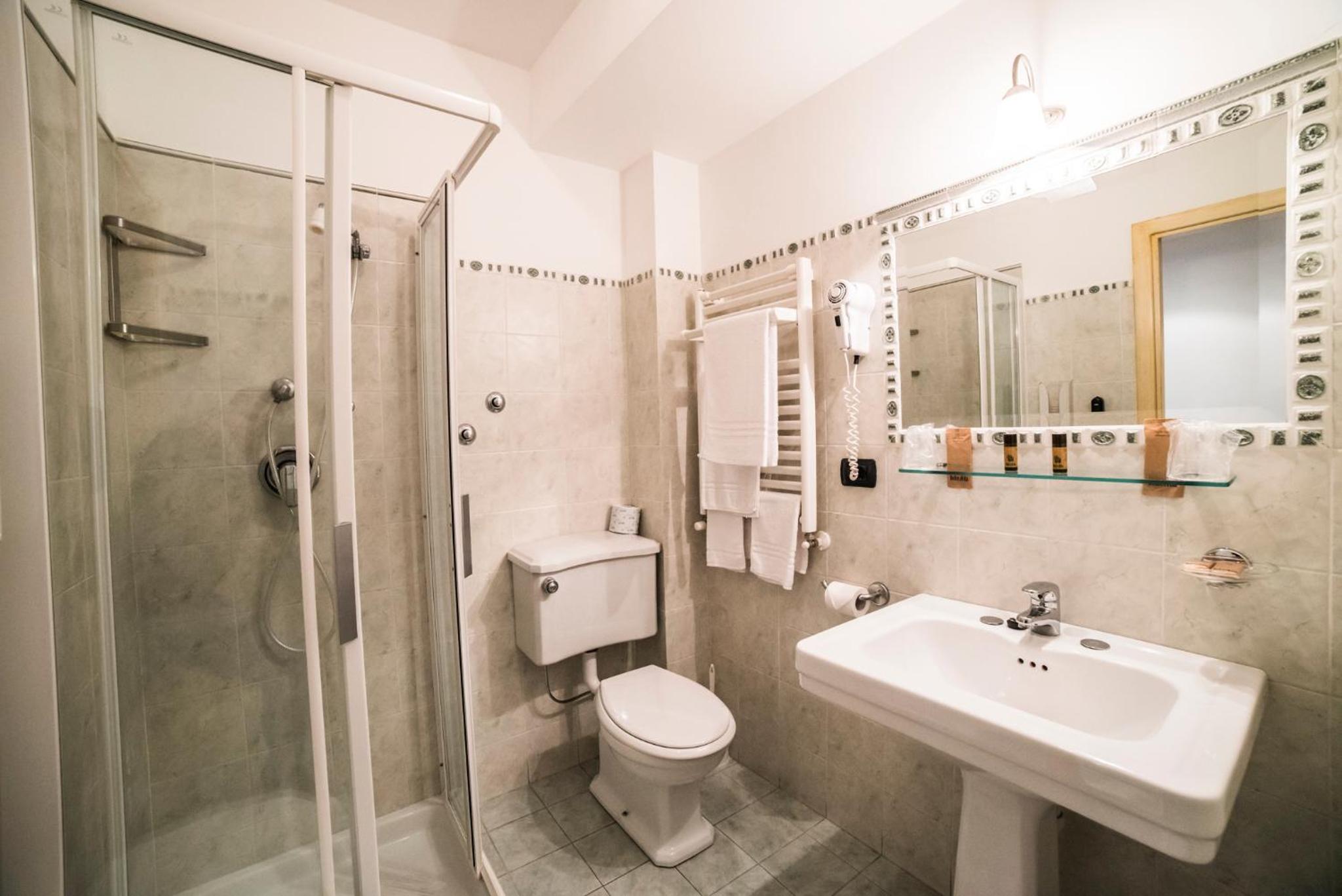 Double Room - Photo 23
