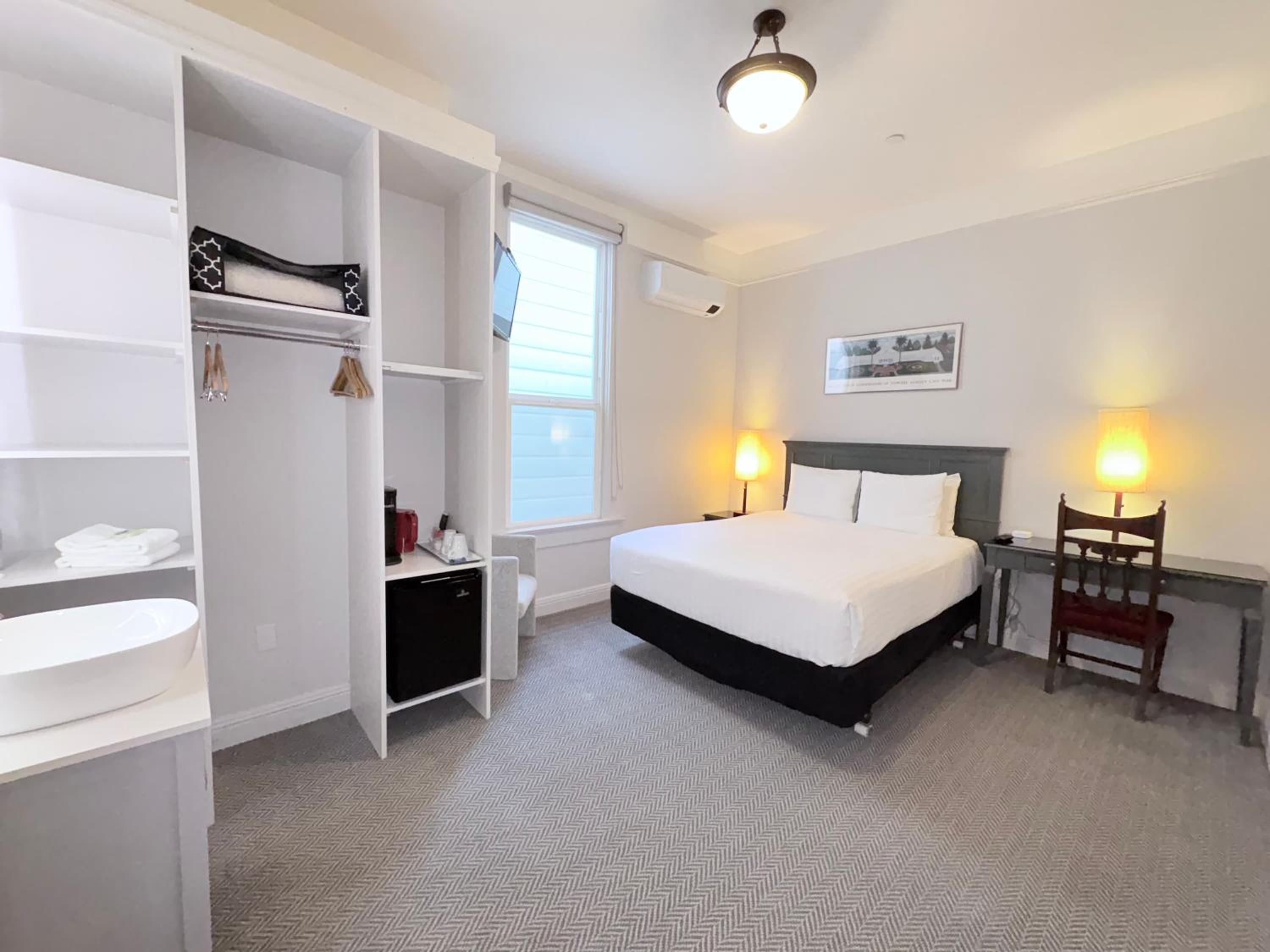 Deluxe Queen Room - Photo 2