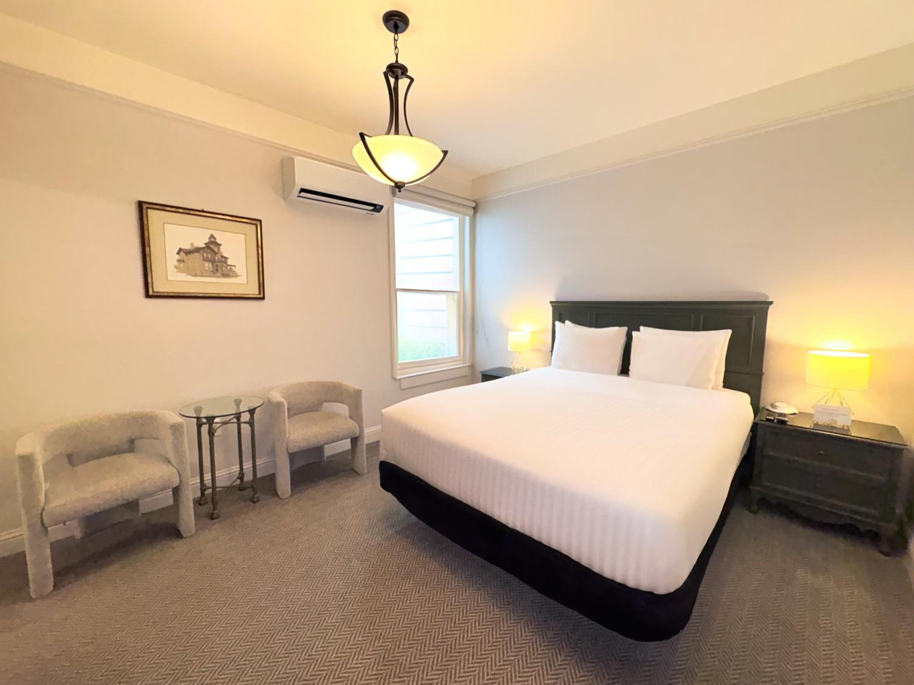 Deluxe Queen Room - Photo 8
