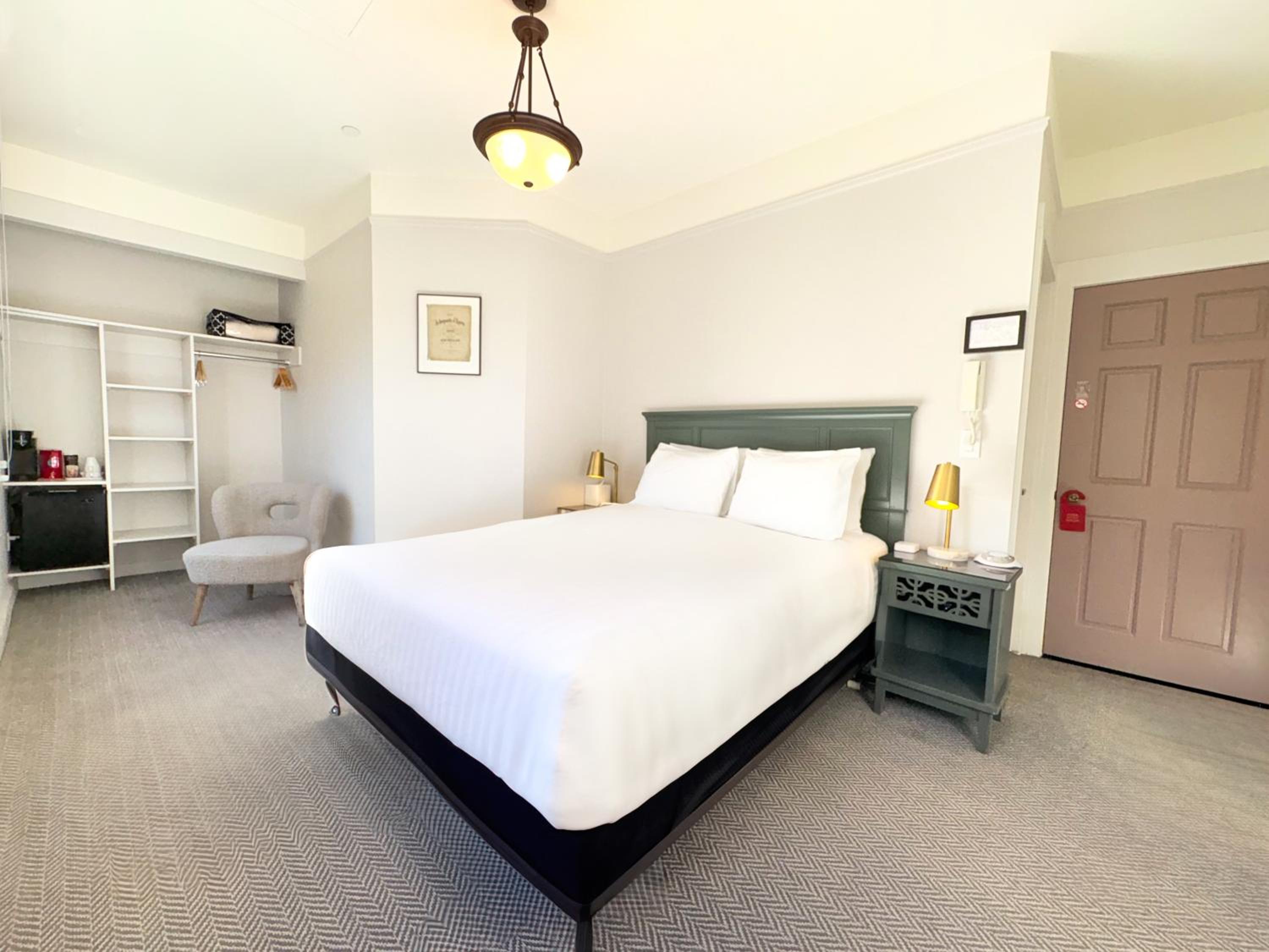 Deluxe Queen Room - Photo 5