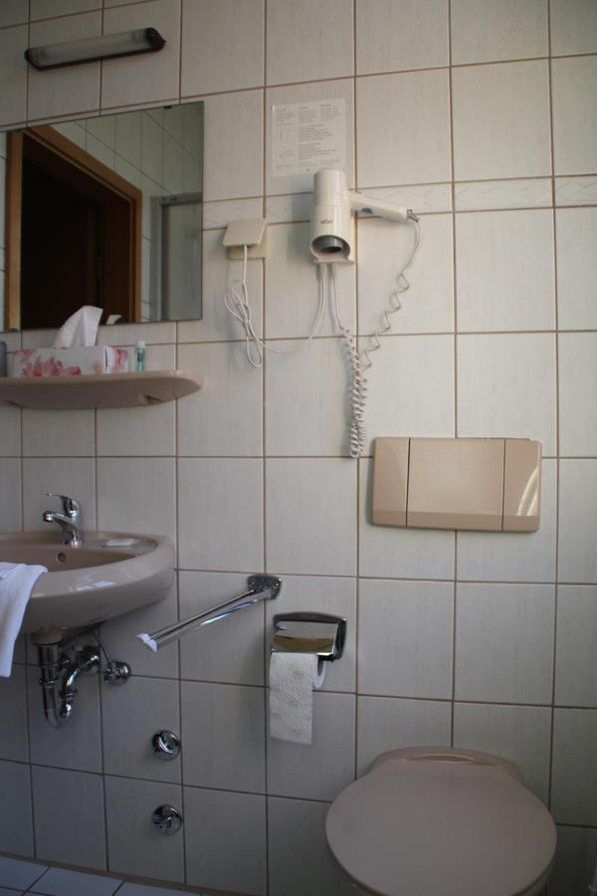 Single Room with Shower photo 3