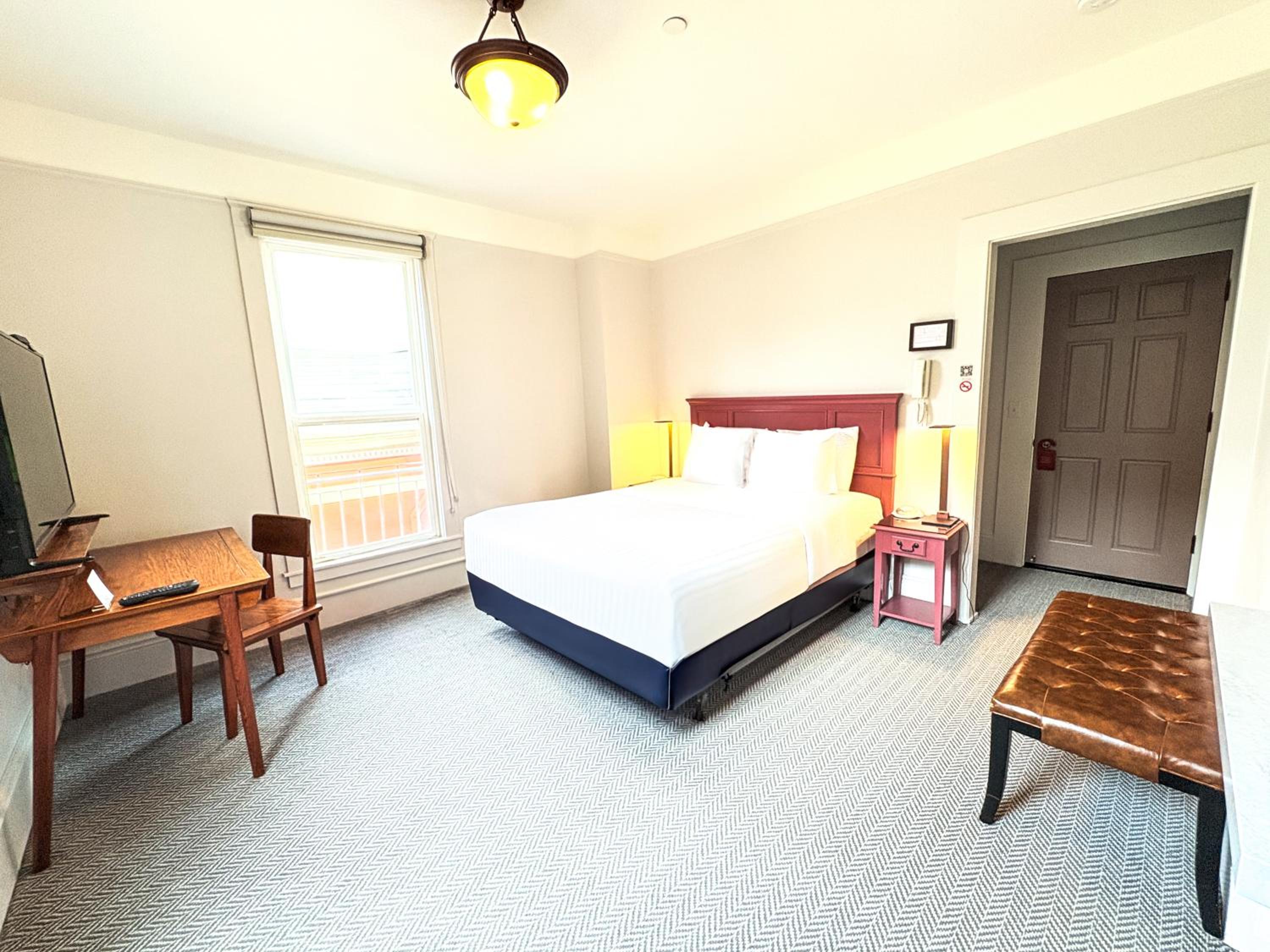 Deluxe Queen Room - Photo 3