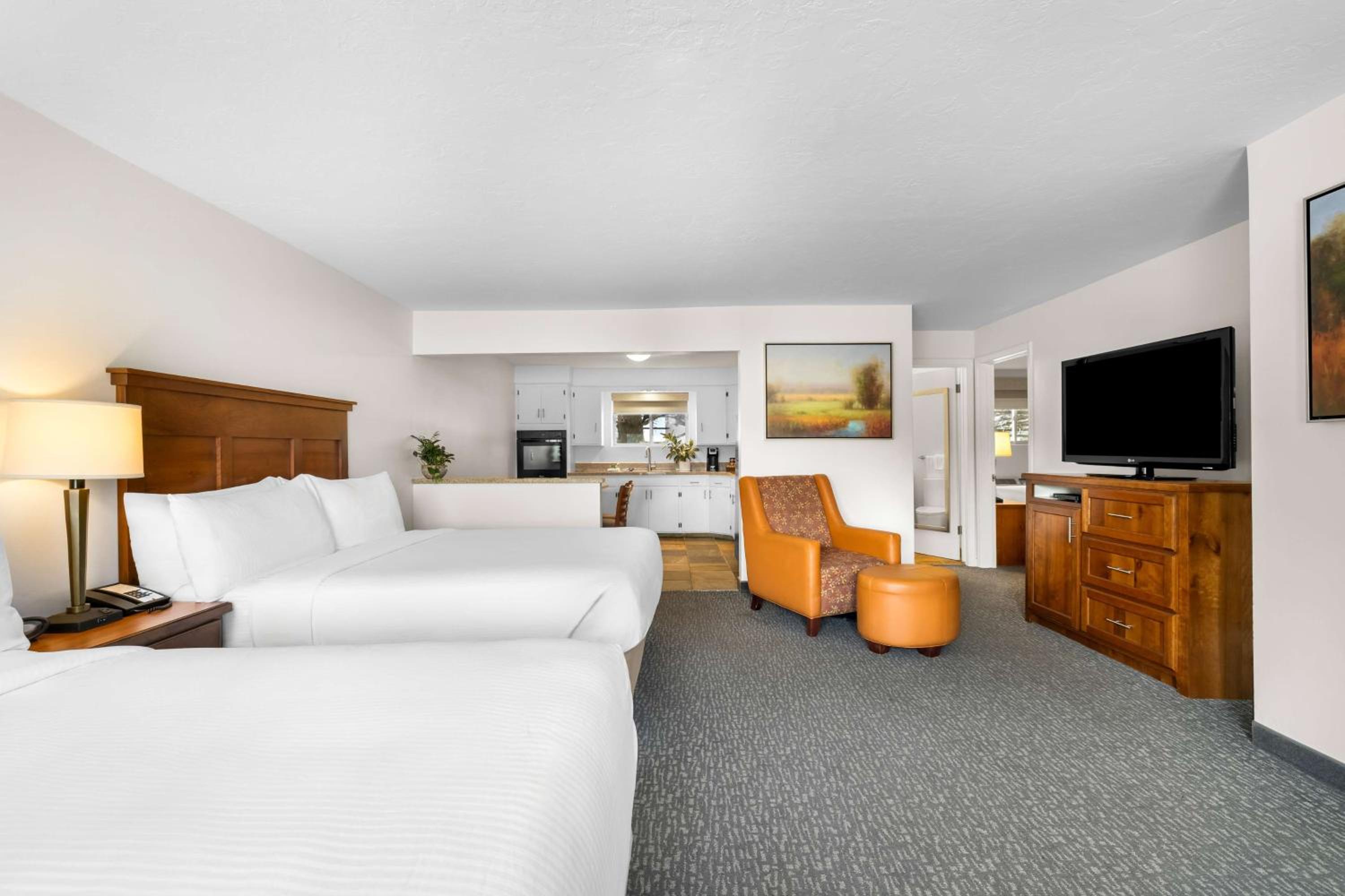 Two-Bedroom Suite with Three Queen Beds and River View - Non-Smoking