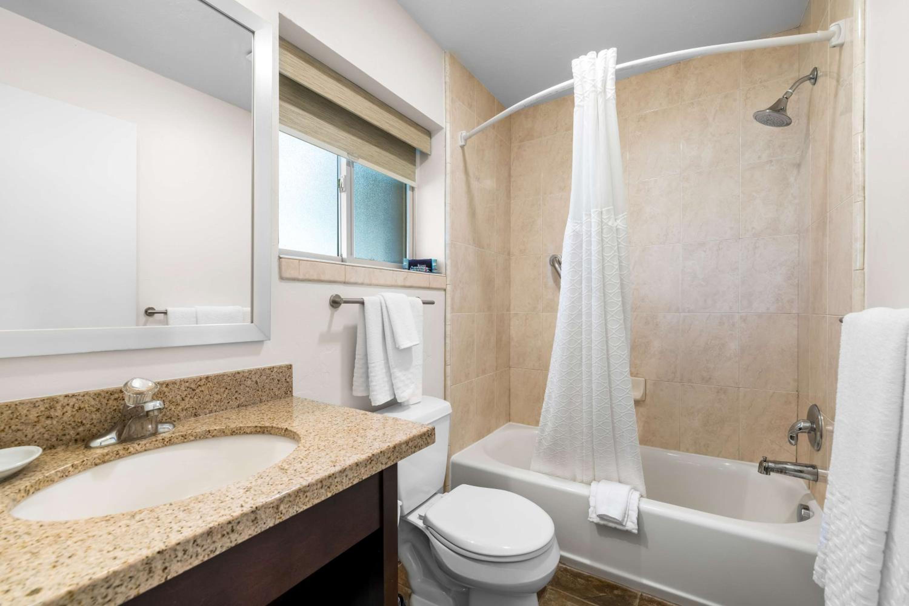 Queen Room with Two Queen Beds with River View - Non-smoking