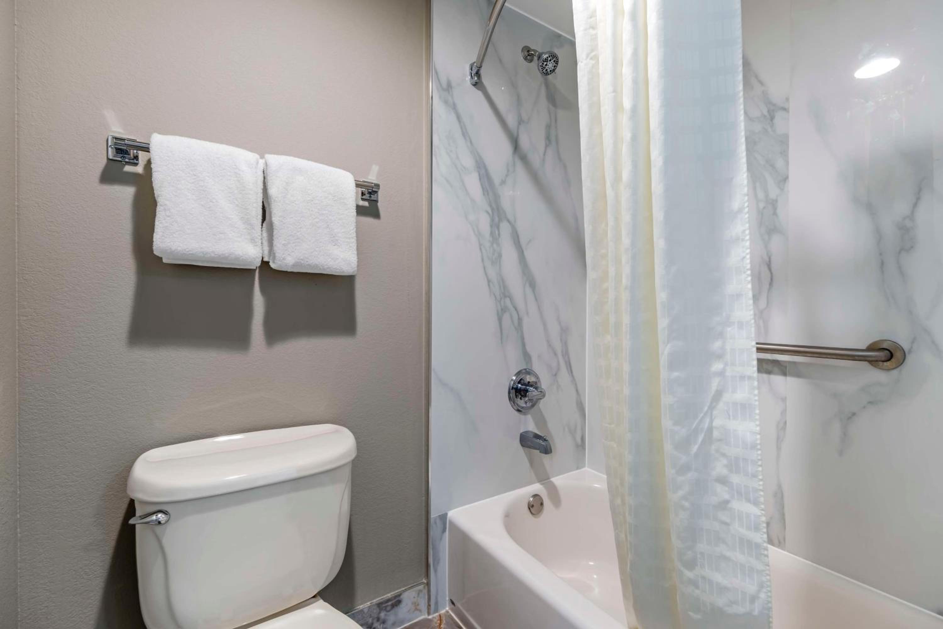 Queen Room with Two Queen Beds - Photo 10