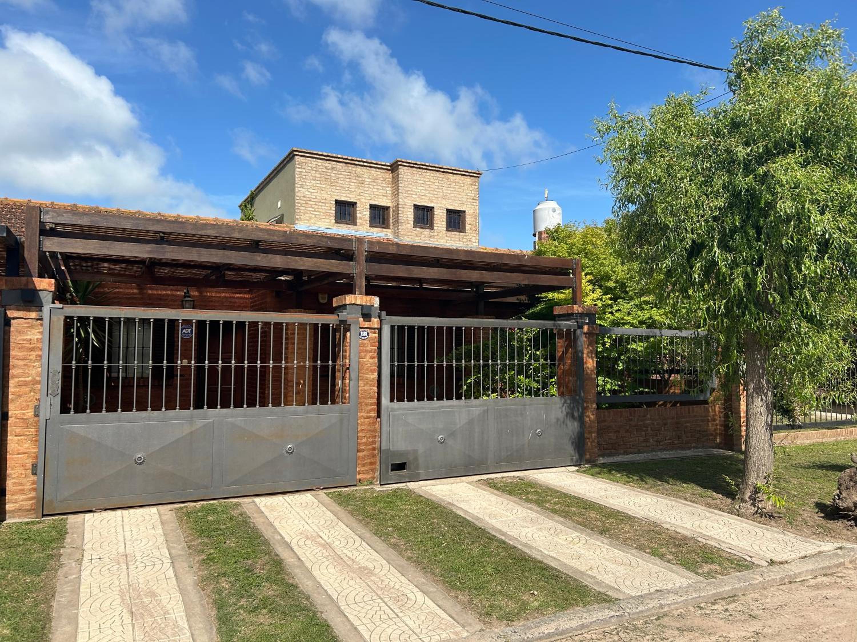 Four-Bedroom House photo 2