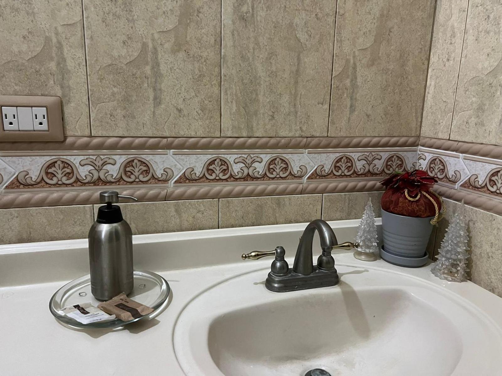 Standard Queen Room photo 2