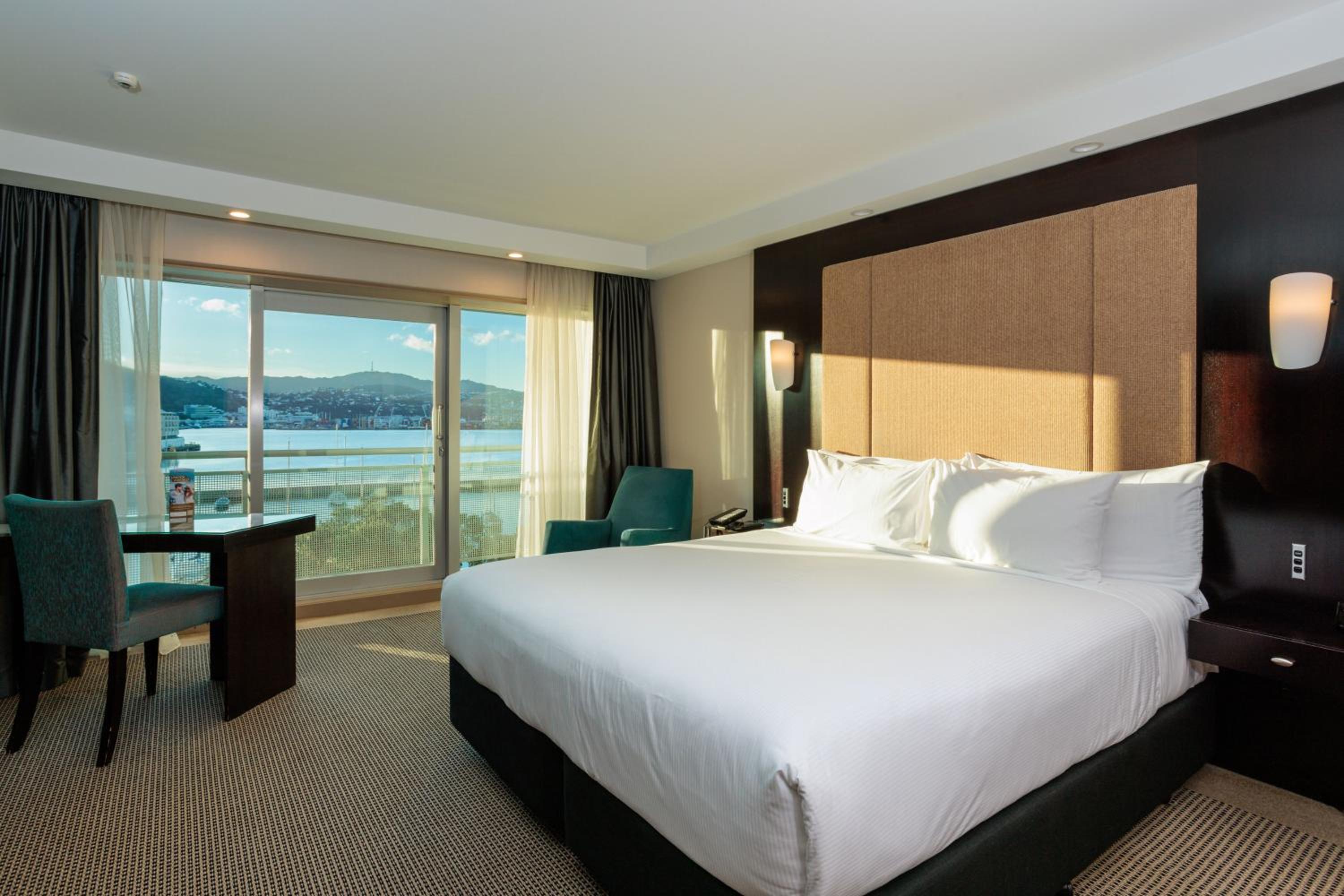 Deluxe Harbourview King thumbnail 5