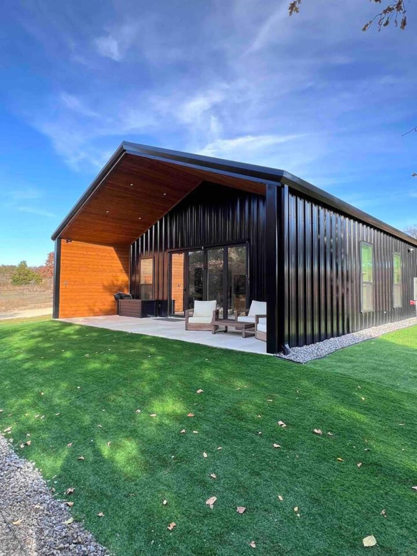 Two-Bedroom House photo 2
